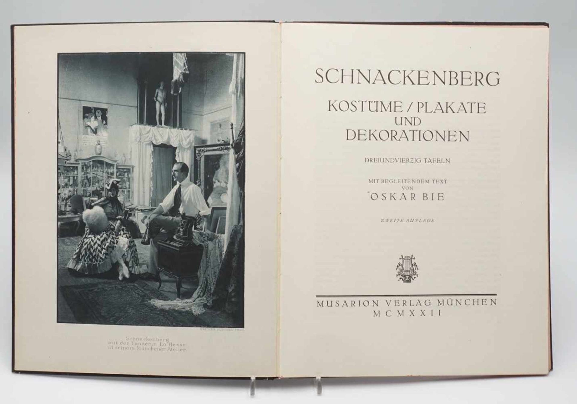 "Schnackenberg - Kostüme / Plakate und Dekorationen"Grafiken von Walter Schnackenberg und Texte - Image 3 of 4