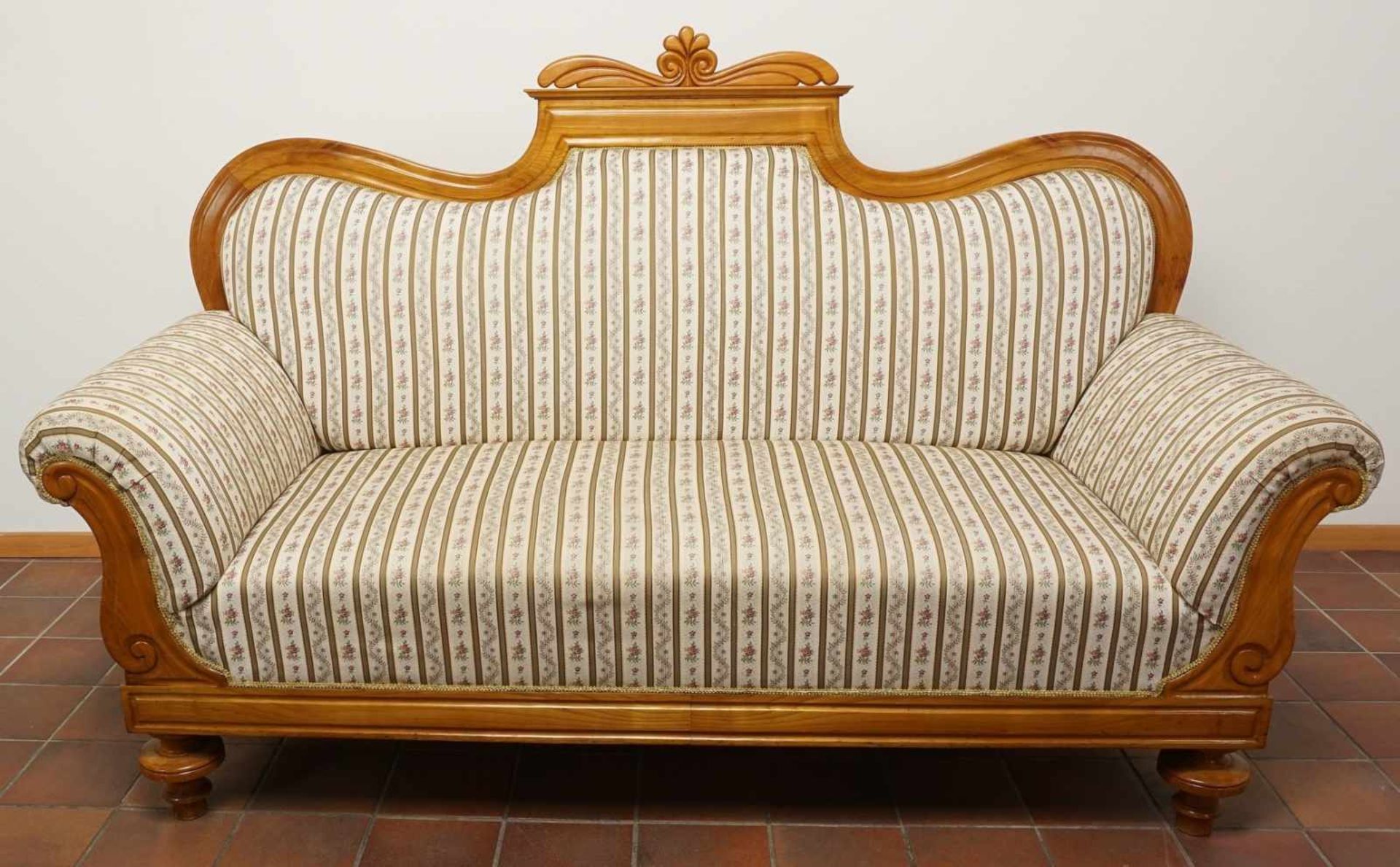 Biedermeier Sofa, Kirsche furniertum 1840, heller gestreifter Bezug, altersgemäß guter Zustand,