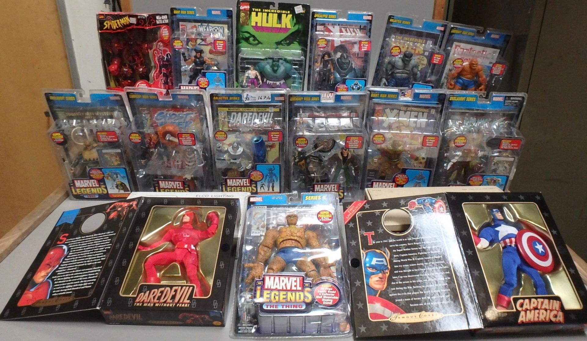 LOT OF 15 MARVEL SERIES COLLECTIBLES