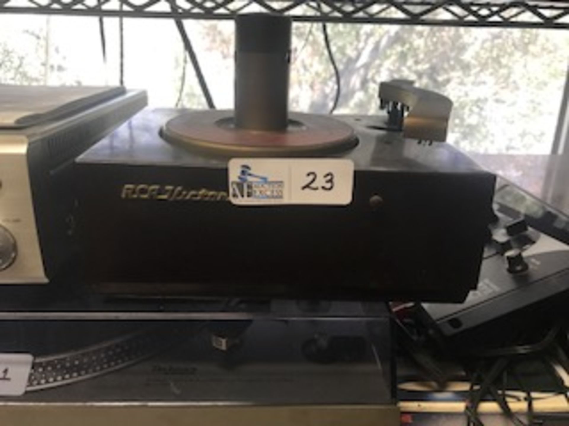 RCA VICTOR 45-J TURNTABLE