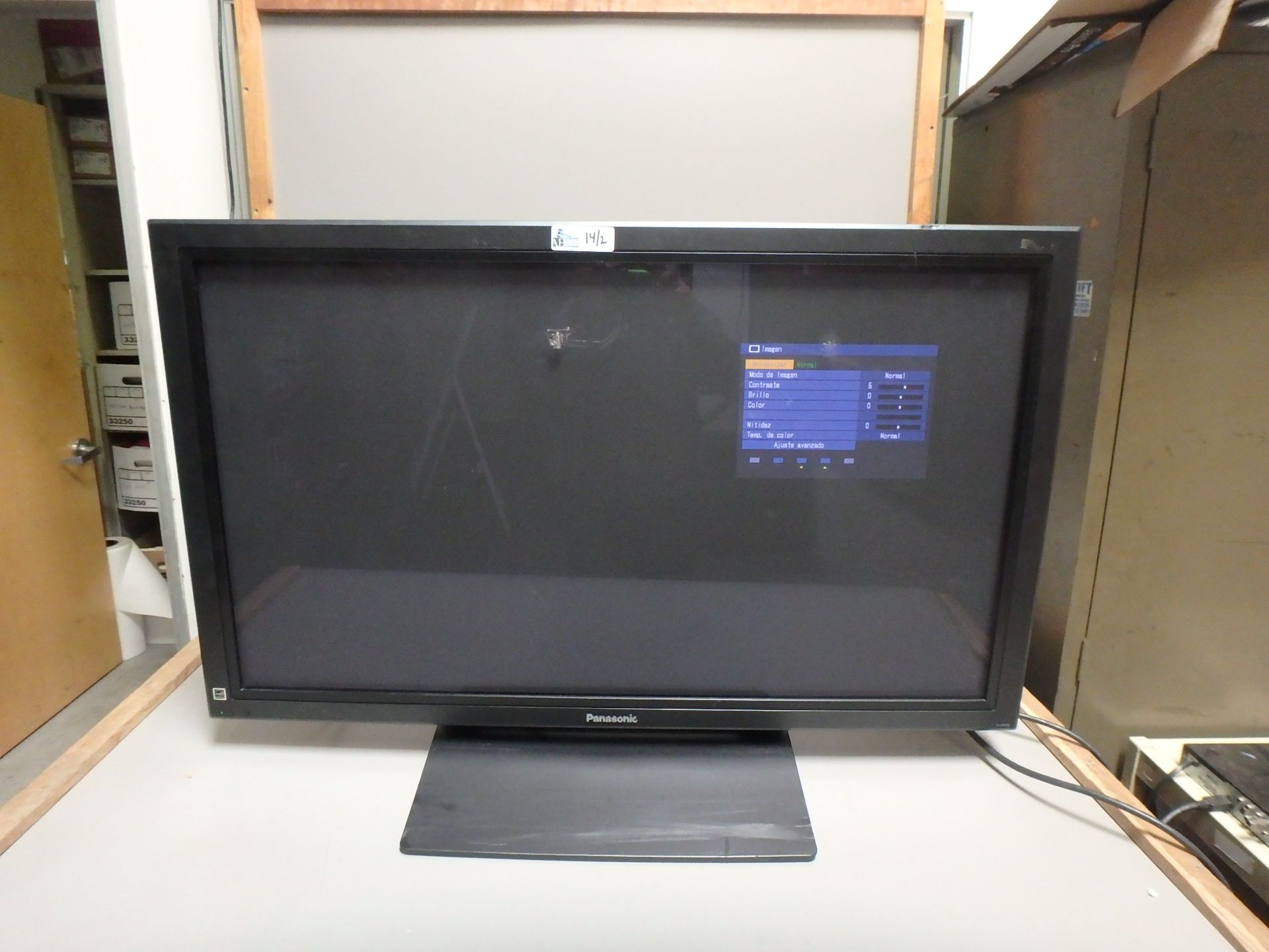 LOT OF 2 LCD MONITORS