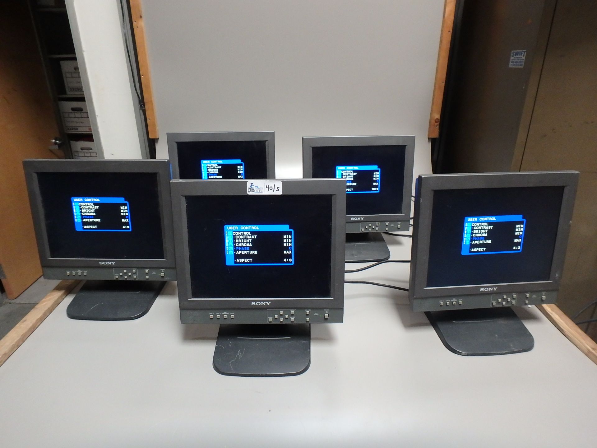 LOT OF 5 SONY DESKTOP MONITORS