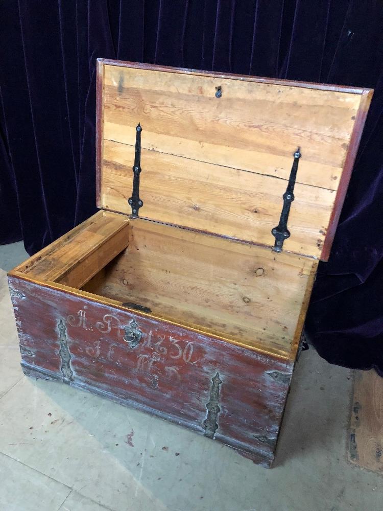 19th c Swedish painted trunk - Image 2 of 2