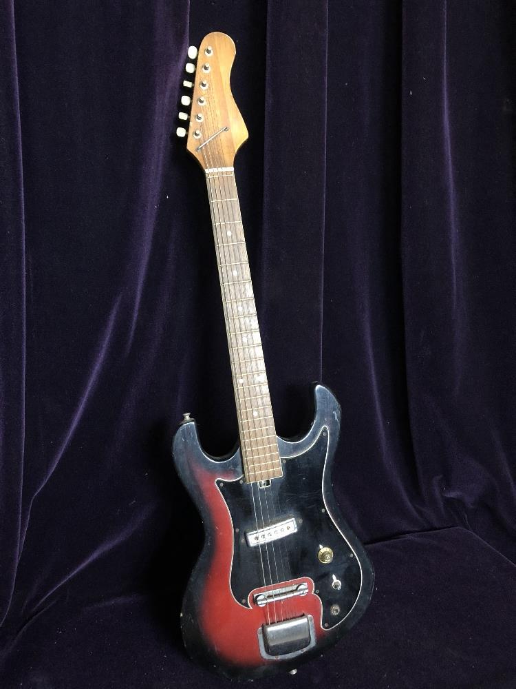 3/4 electric guitar