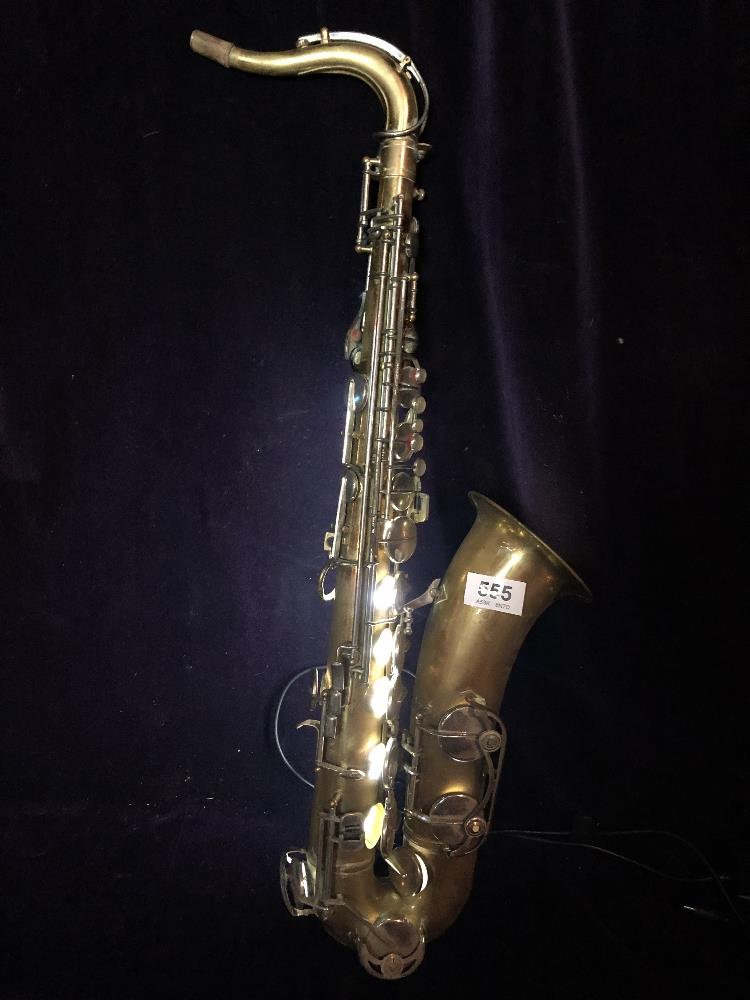 Display saxophone