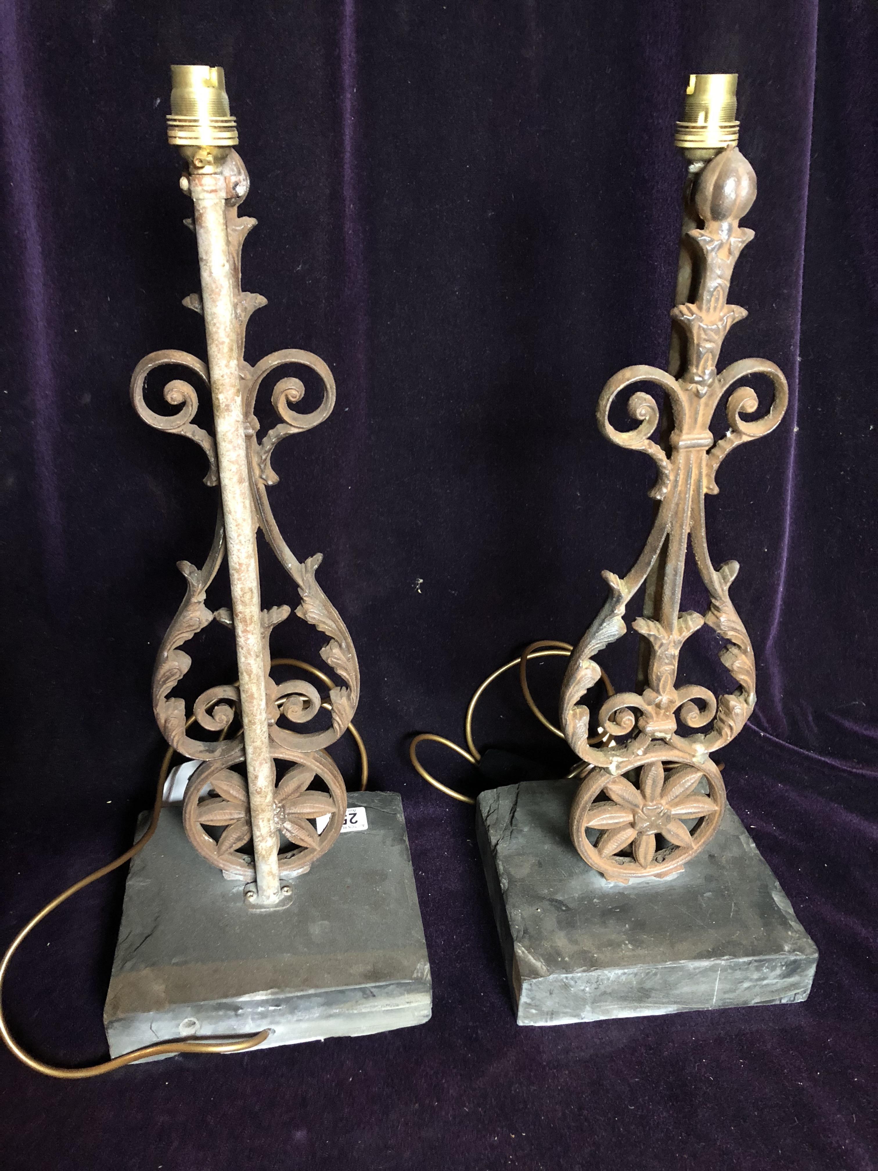 Pair of lamps - Image 3 of 3