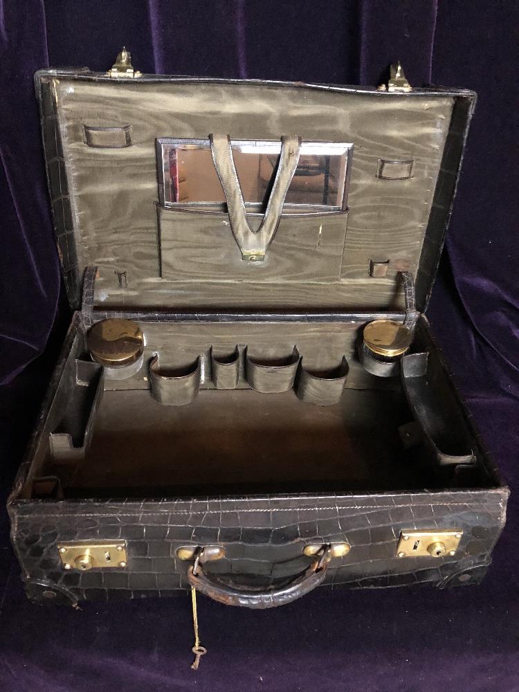 Vanity case - Image 2 of 3