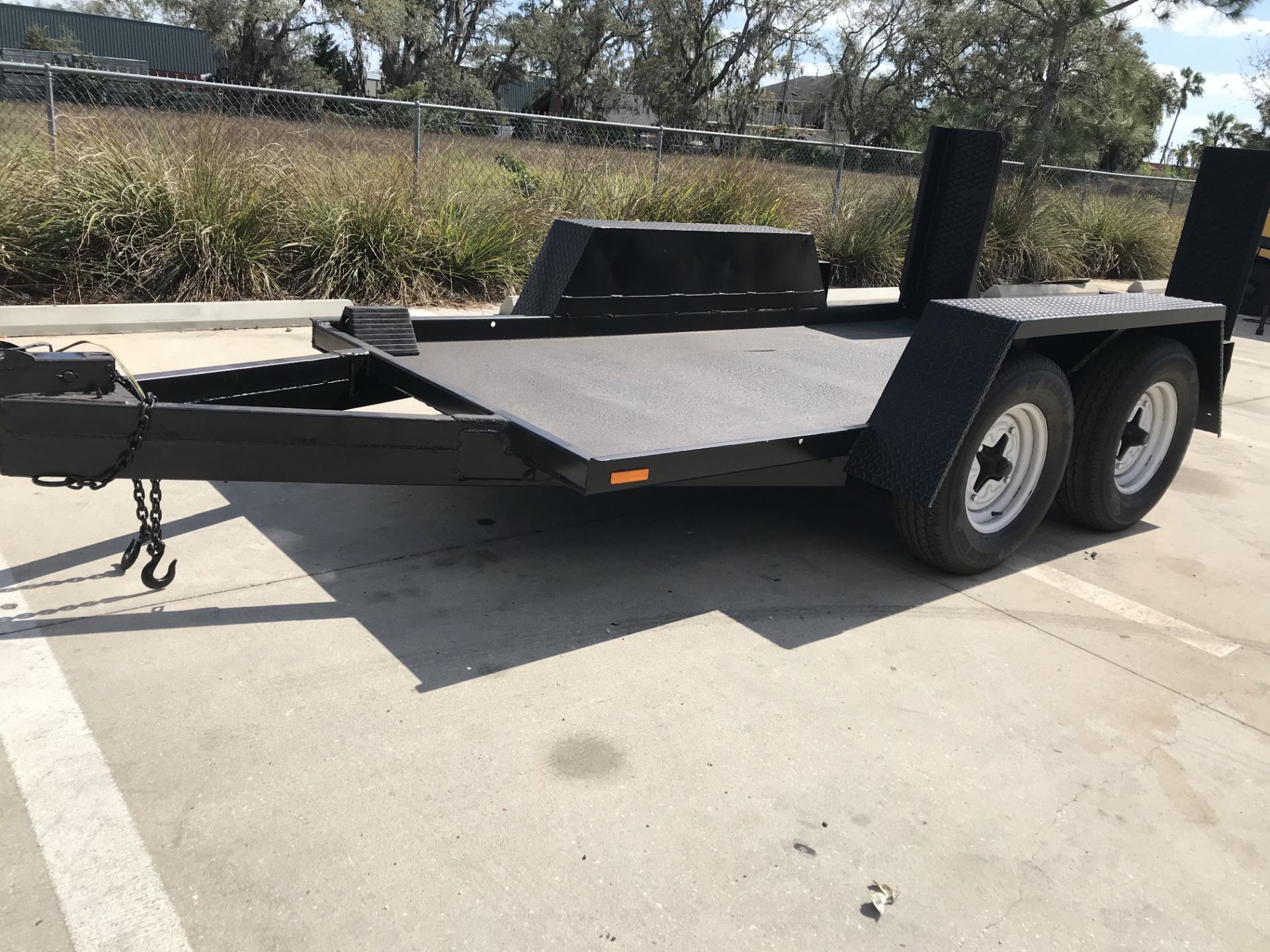 HEAVY DUTY TANDEM AXLE EQUIPMENT TRAILER W/ RAMPS - Image 2 of 5