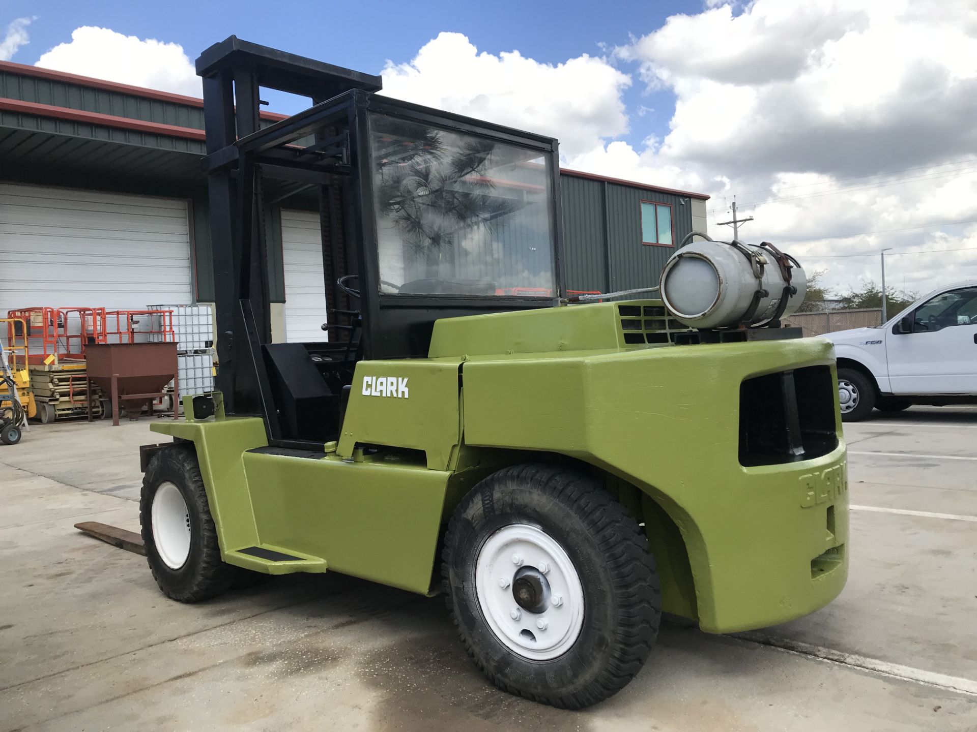 CLARK LP FORKLIFT, APPROX. 13,500 LB LIFT CAP. 6' FORKS, APPROX. 4,350 HOURS SHOWING - Image 3 of 7