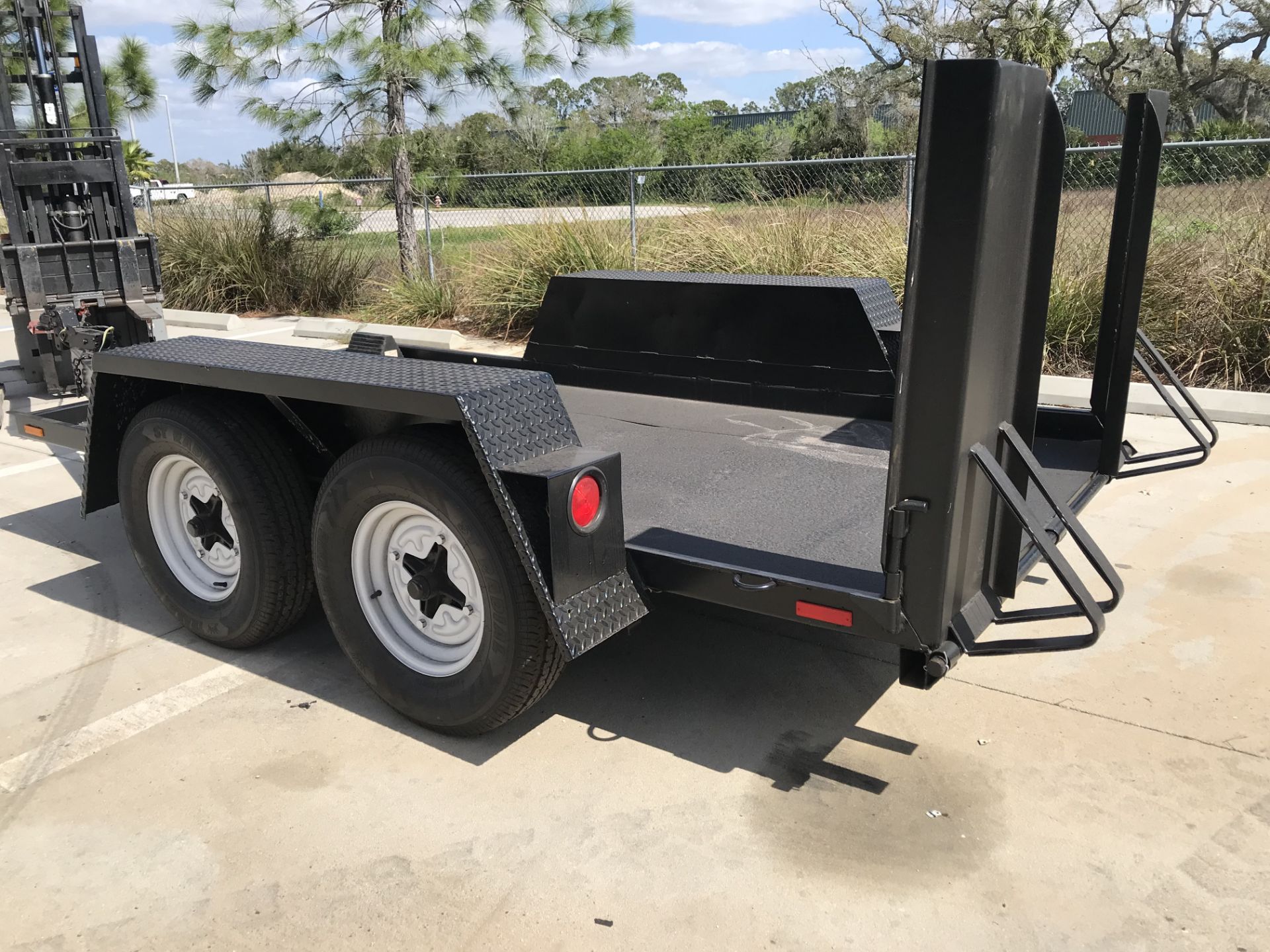 HEAVY DUTY TANDEM AXLE EQUIPMENT TRAILER W/ RAMPS