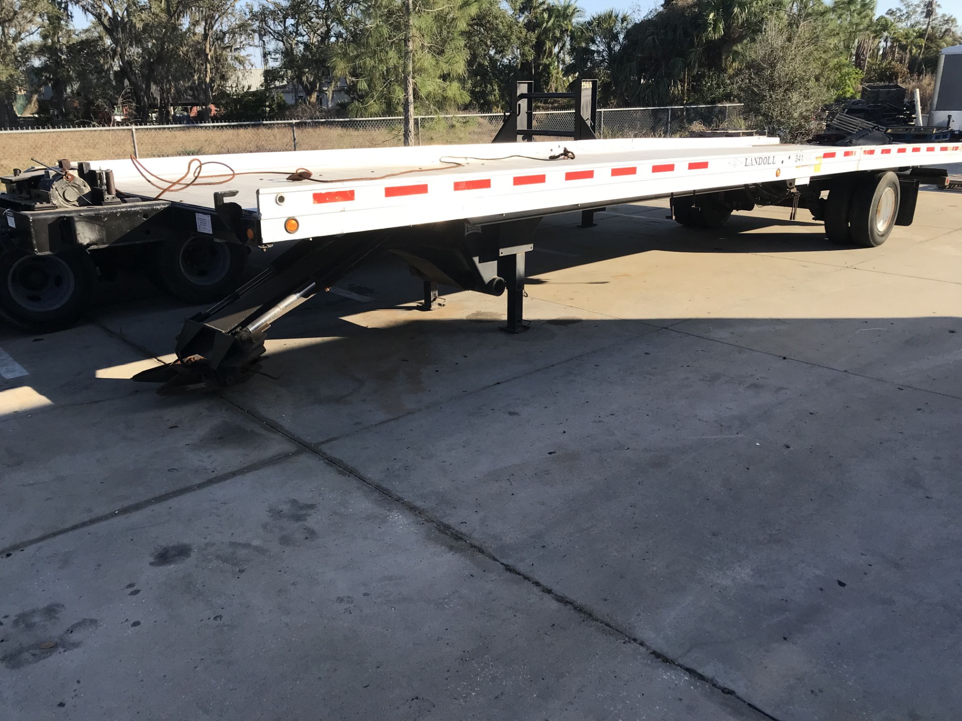 LANDOLL 341 ALUMINUM ROLL-BACK TRAILER, 34', HYDRAULIC WINCH, 15,000 LB TOTAL WEIGHT CAP.