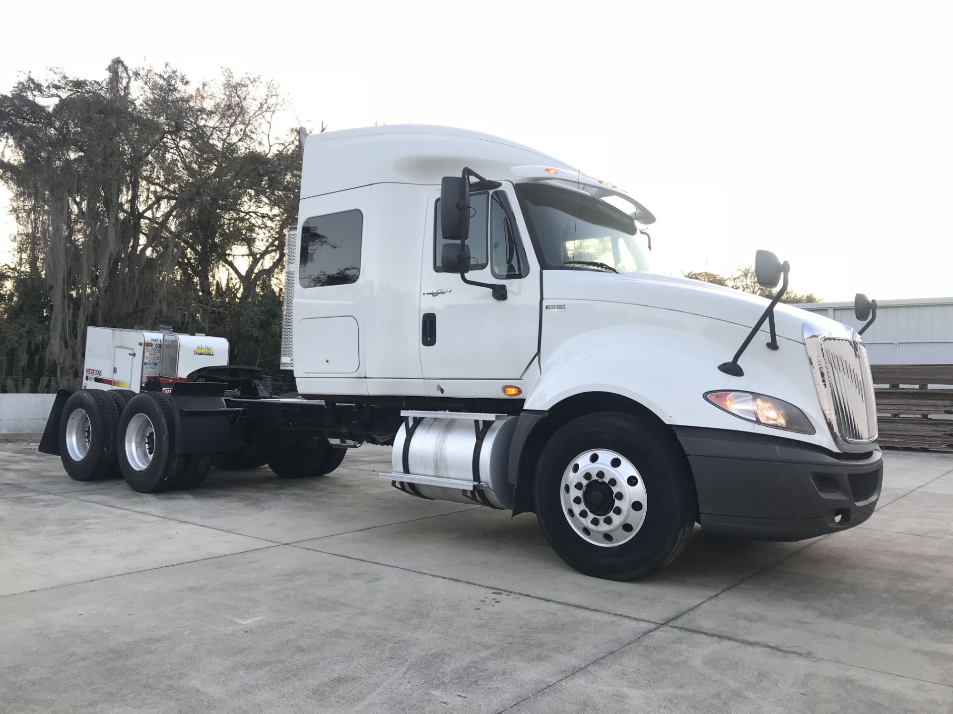 2012 INTERNATIONAL PRO STAR, AUTOMATIC TRANSMISSION, SLEEPER CAB, 316,968 MILES SHOWING - Image 2 of 11