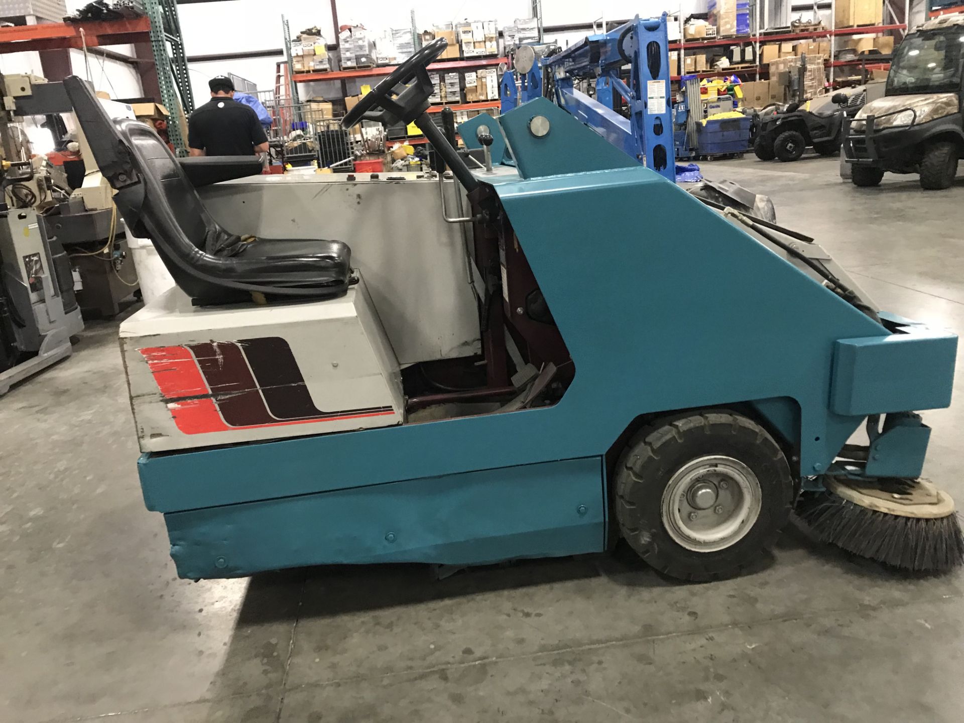 POWER BOSS SW/62 INDUSTRIAL FLOOR SWEEPER - Image 3 of 5