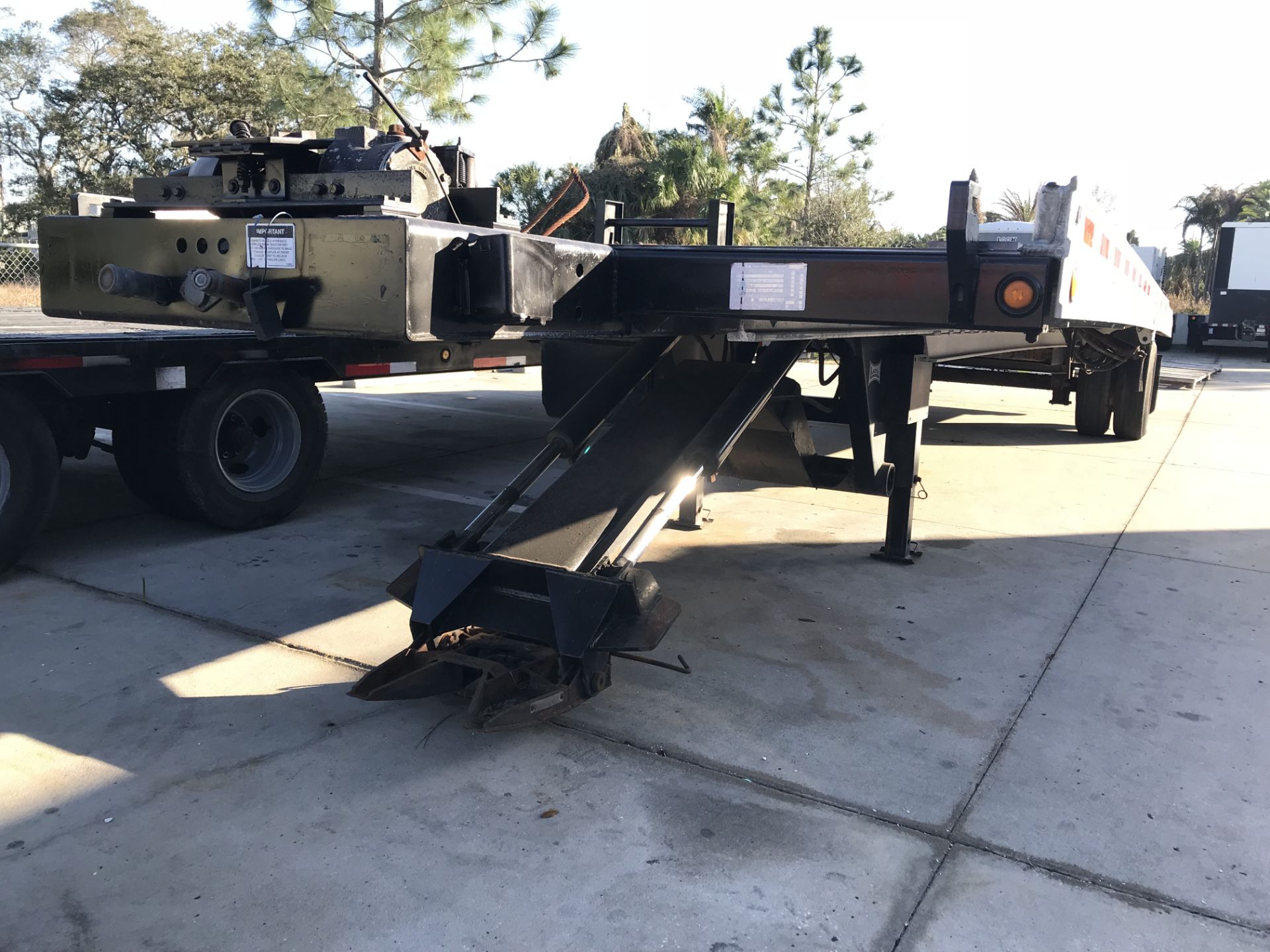 LANDOLL 341 ALUMINUM ROLL-BACK TRAILER, 34', HYDRAULIC WINCH, 15,000 LB TOTAL WEIGHT CAP. - Image 3 of 8