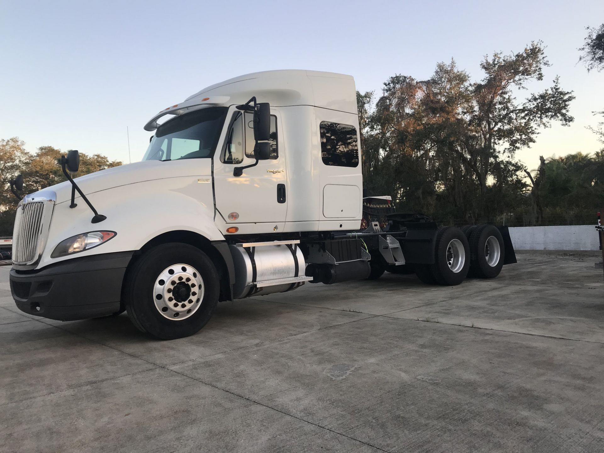 2012 INTERNATIONAL PRO STAR, AUTOMATIC TRANSMISSION, SLEEPER CAB, 316,968 MILES SHOWING