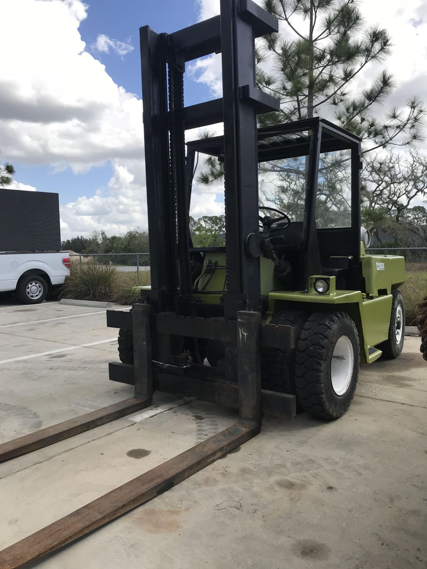 CLARK LP FORKLIFT, APPROX. 13,500 LB LIFT CAP. 6' FORKS, APPROX. 4,350 HOURS SHOWING - Image 4 of 7