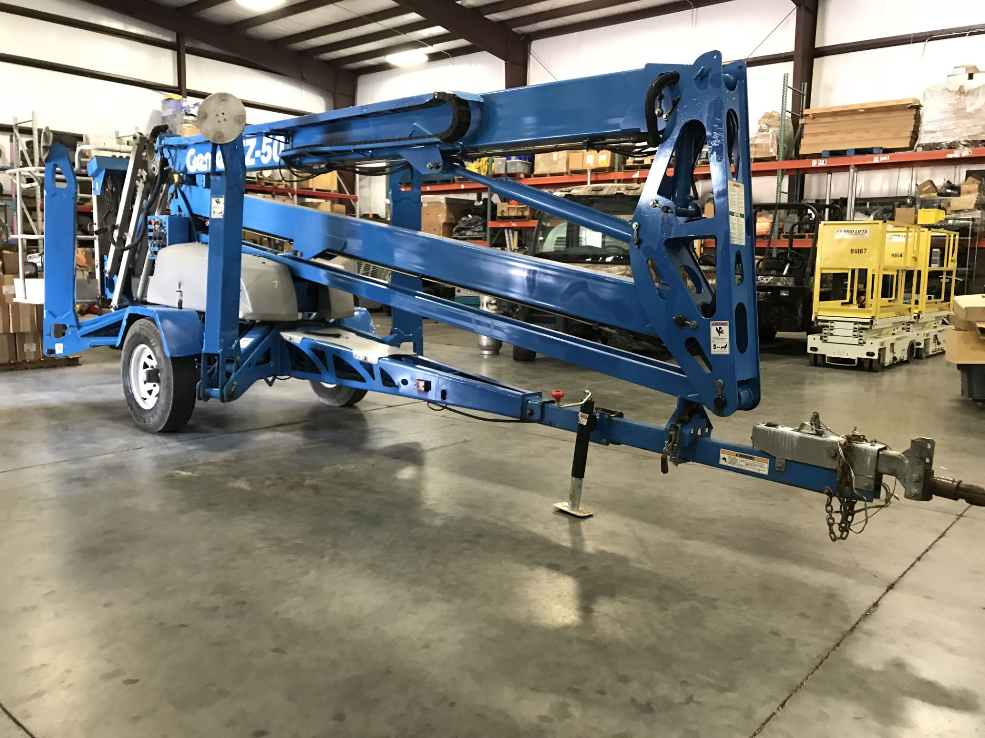2006 GENIE TZ50 TRAILER MOUNTED BOOM LIFT, ELECTRIC POWERED, 50' PLATFORM HEIGHT, 500LB LIFT CAP., - Image 2 of 9