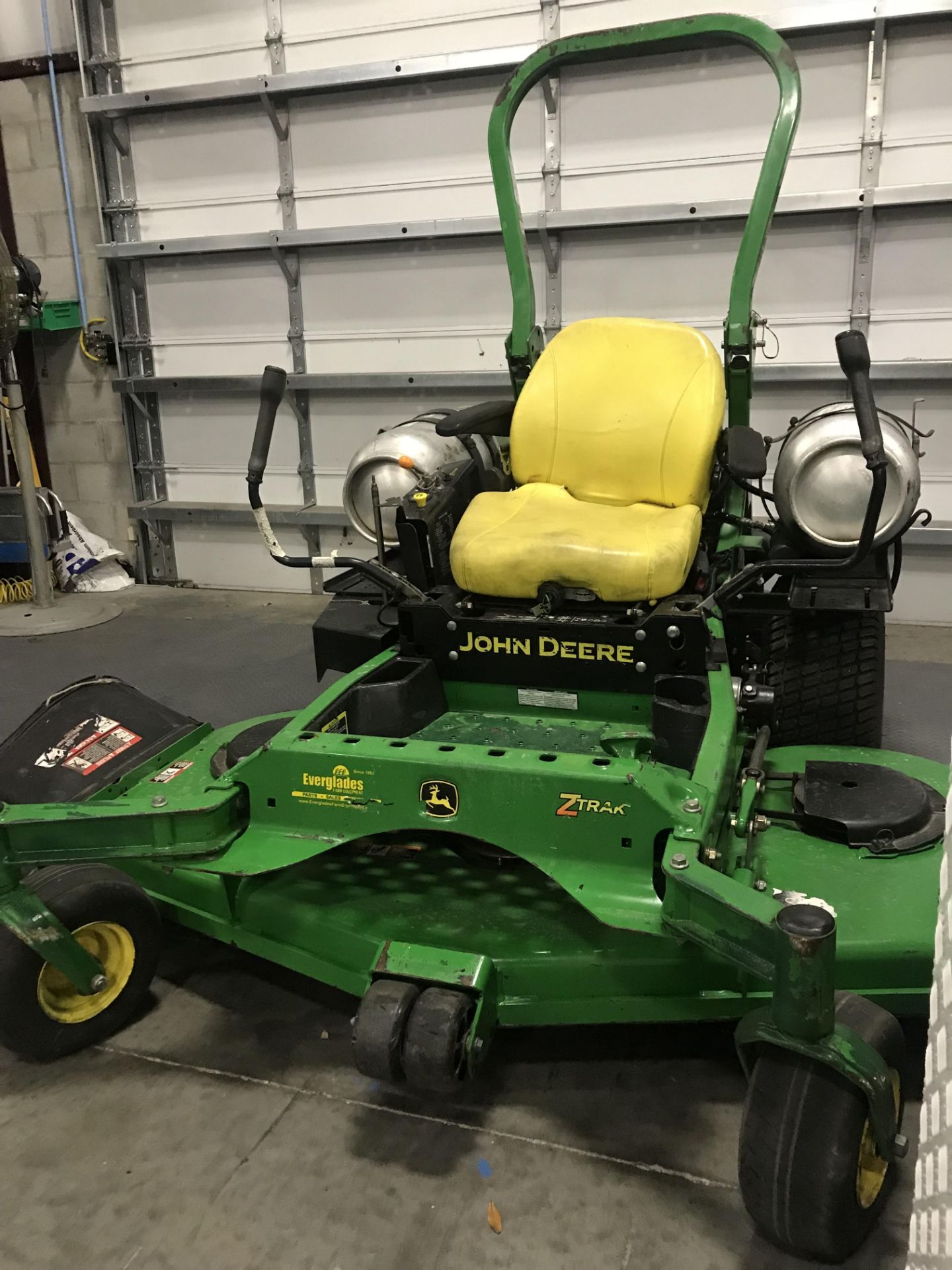 JOHN DEERE LP 72" COMMERCIAL ZTRAK MOWER