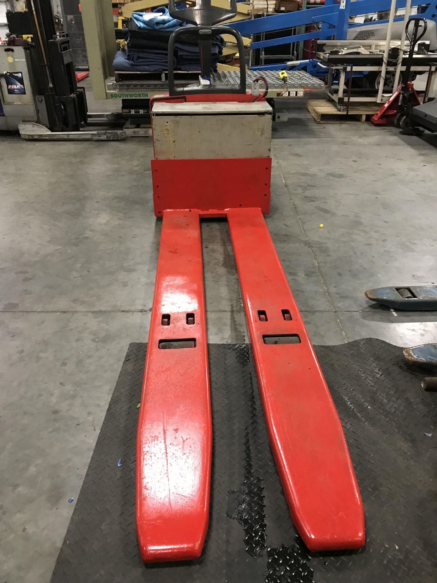 RAYMOND ELECTRIC AUTOMATIC PALLET JACK W/ 8' FORKS - Image 3 of 5