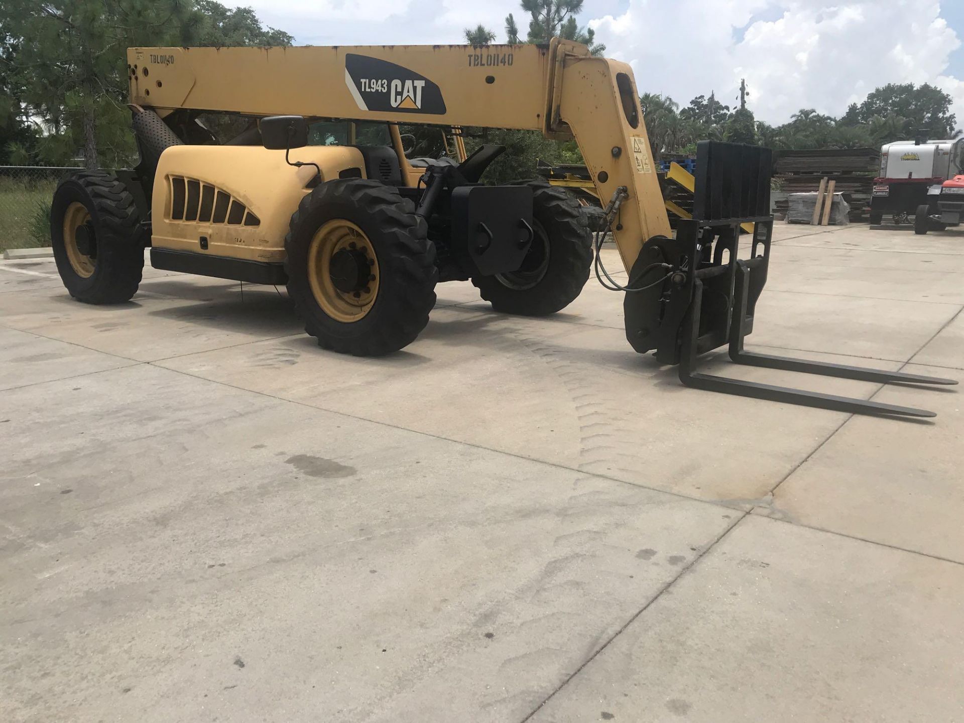 2008 CATERPILLAR TL943 ROUGH TERRAIN TELEHANDLER, 9,000 LB LIFT CAPACITY, 43' REACH - Image 7 of 11