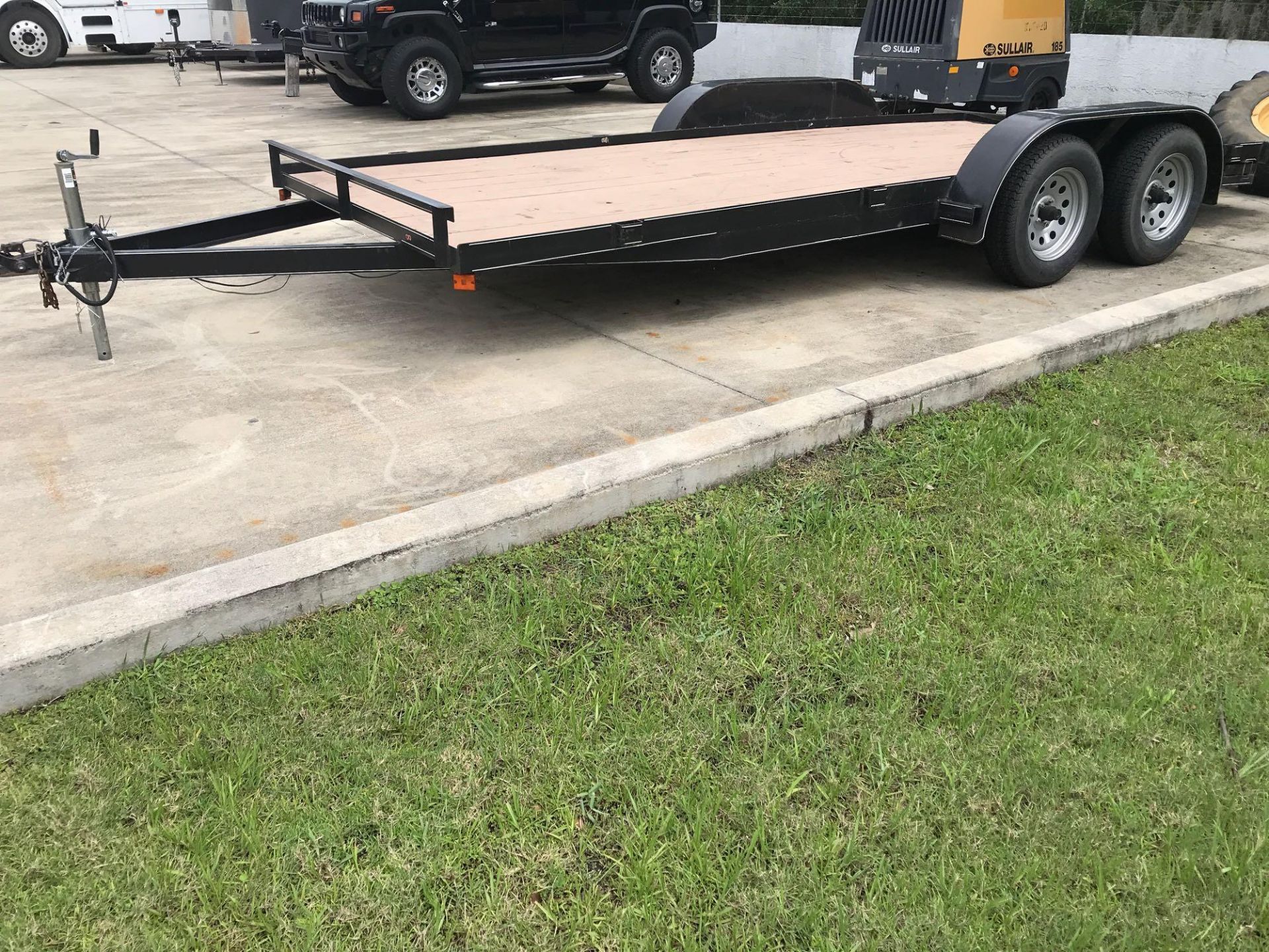 2017 PTSI CAR HAULER TRAILER - Image 2 of 5