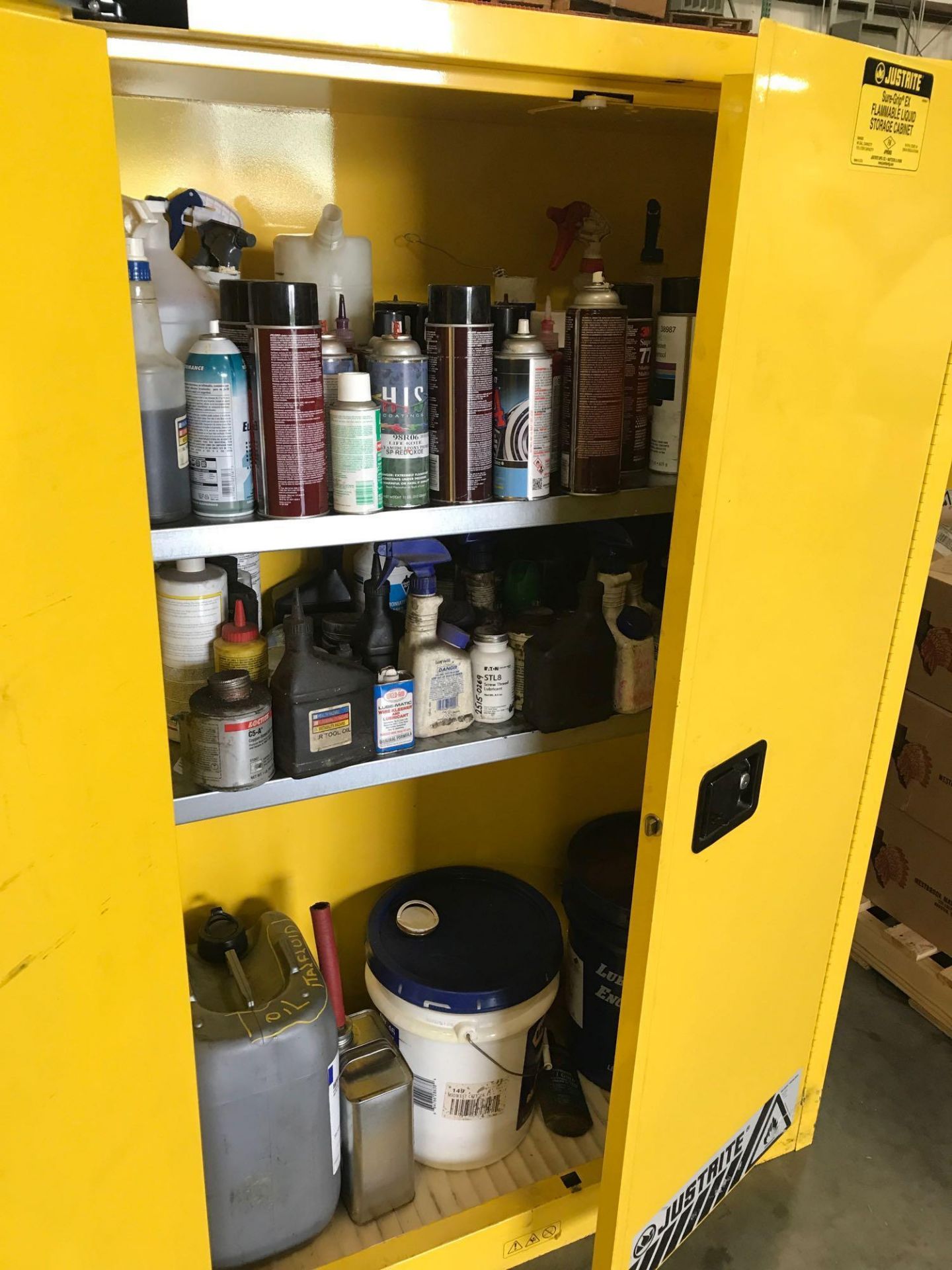 JUSTRITE SURE-GRIP EX FLAMMABLE LIQUID STORAGE CABINET WITH CONTENTS - Image 4 of 4