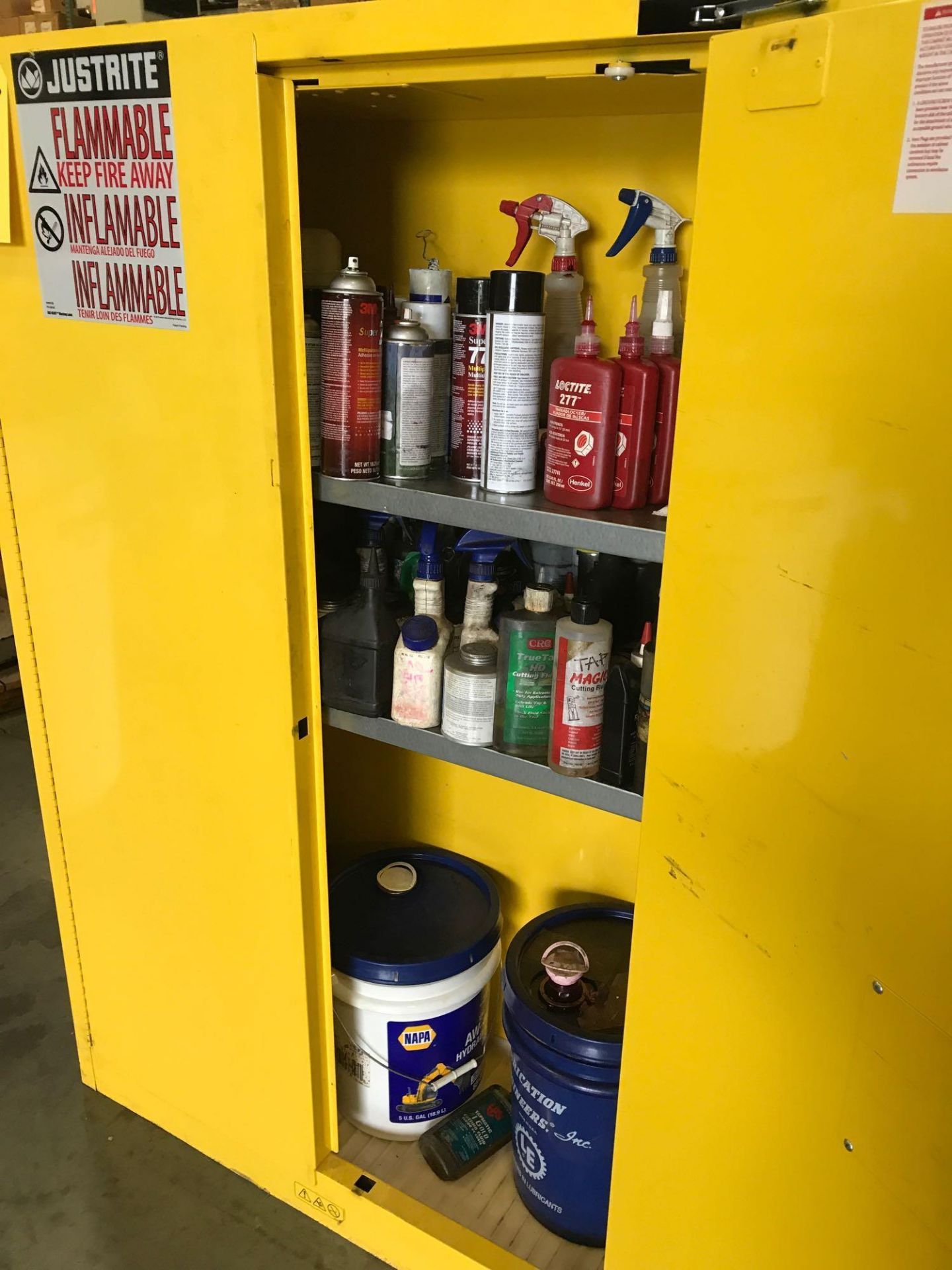 JUSTRITE SURE-GRIP EX FLAMMABLE LIQUID STORAGE CABINET WITH CONTENTS - Image 3 of 4