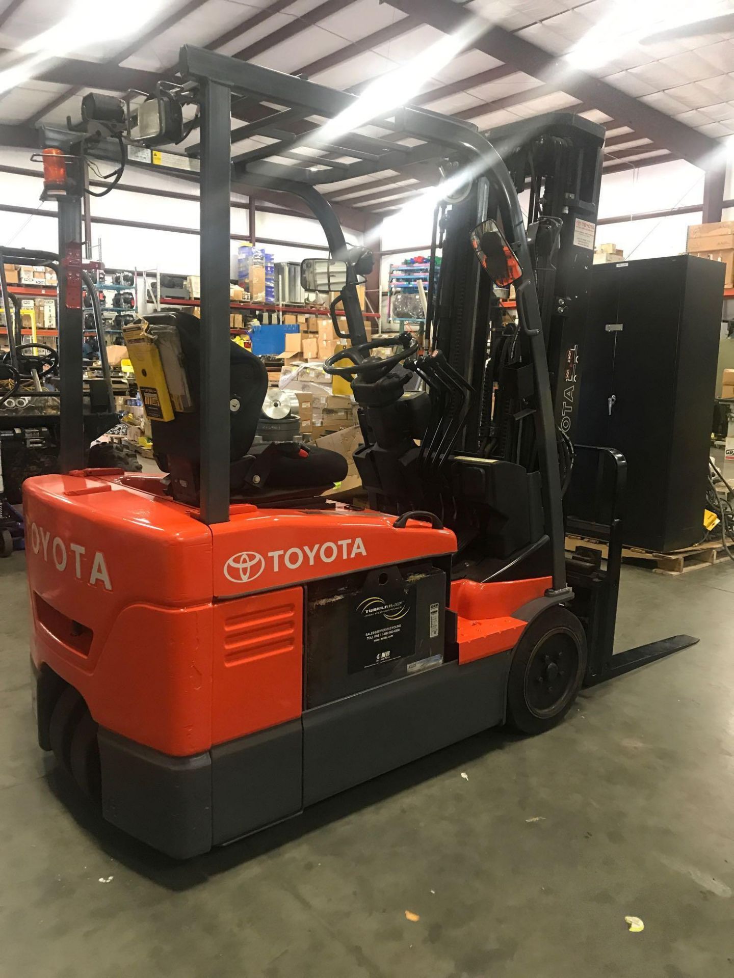 2013 TOYOTA 7FBEU15 ELECTRIC FORKLIFT, 3,000 LB LIFT CAPACITY, TILT, SIDE SHIFT, HYDRAULIC FORK POSI - Image 3 of 9