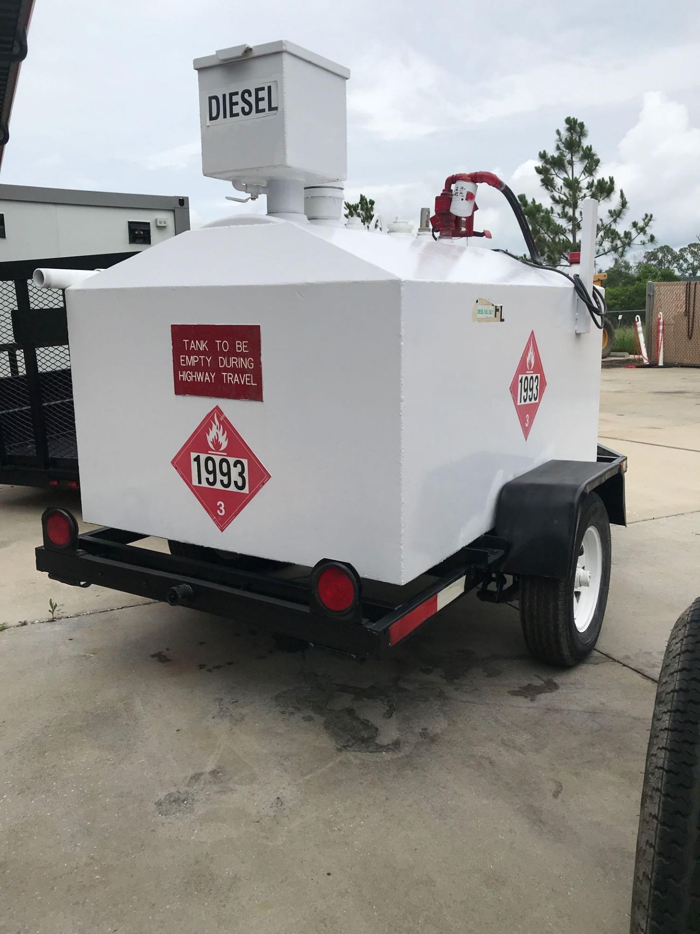 TRAILER MOUNTED FUEL TANK W/ PUMP - Image 3 of 4