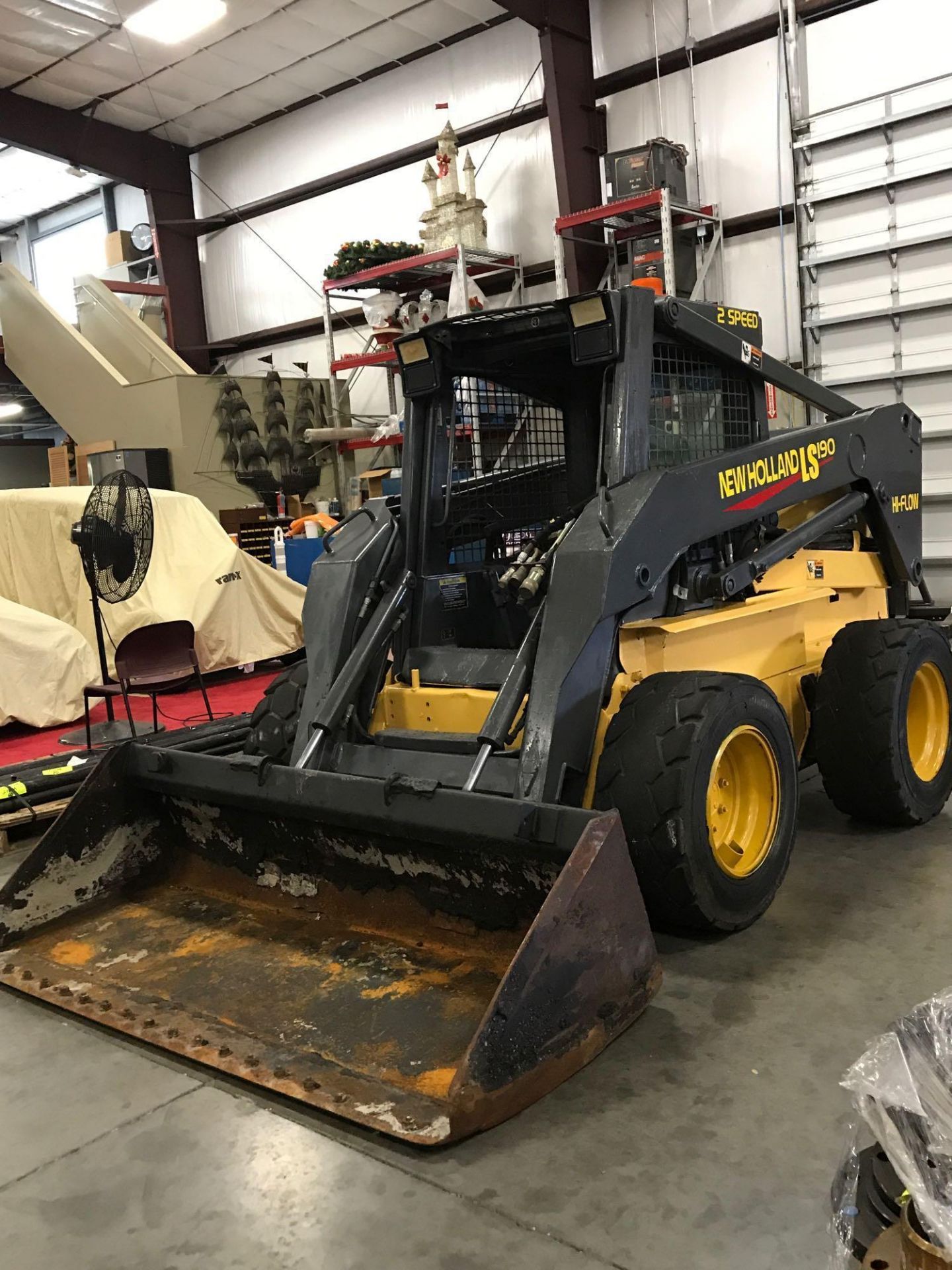 2006 NEW HOLLAND LS190 SKID STEER, DIESEL, QUICK COUPLER, AUX. HIGH FLOW HYDRAULICS - Image 4 of 7