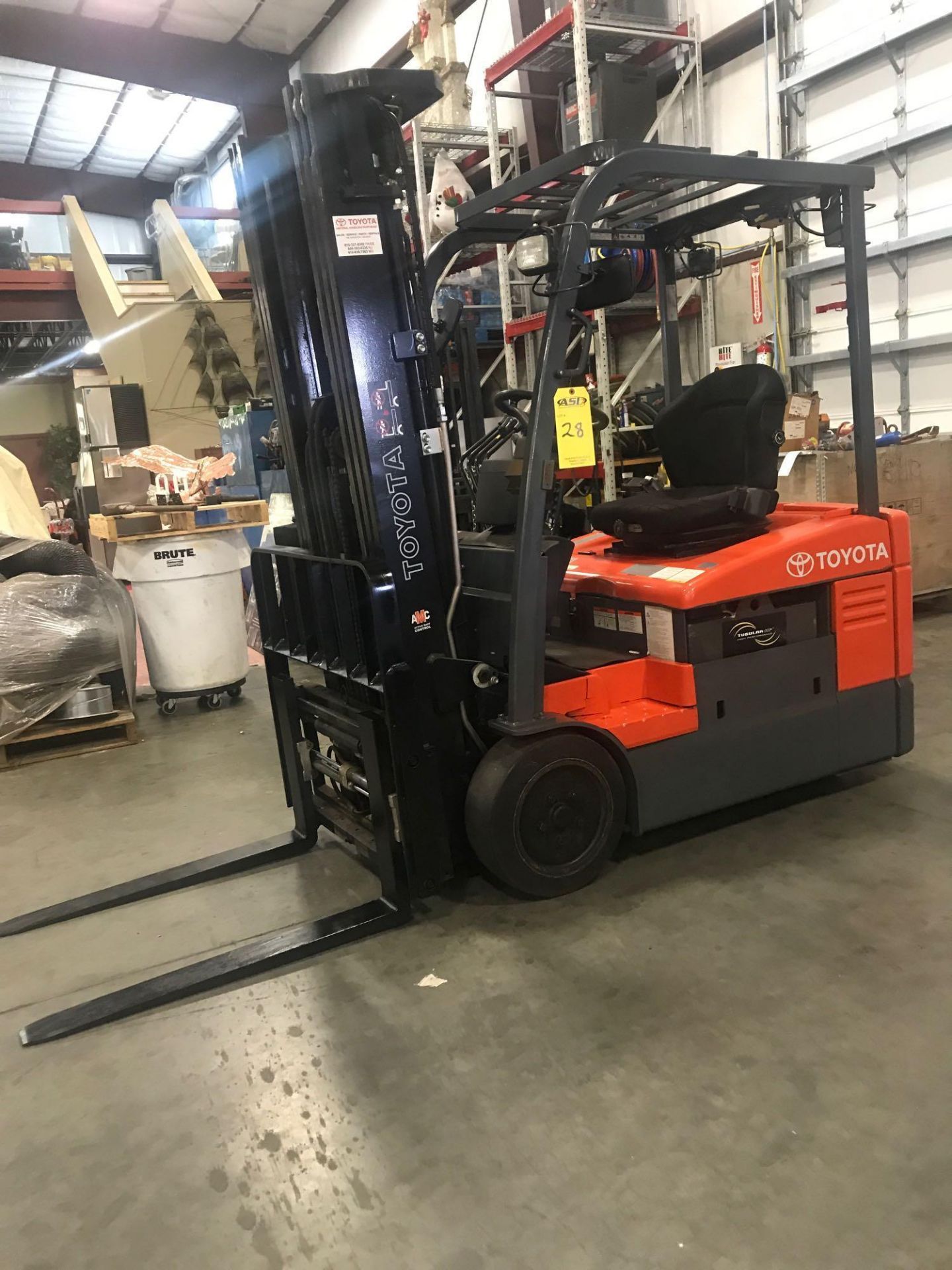 2013 TOYOTA 7FBEU15 ELECTRIC FORKLIFT, 3,000 LB LIFT CAPACITY, TILT, SIDE SHIFT, HYDRAULIC FORK POSI