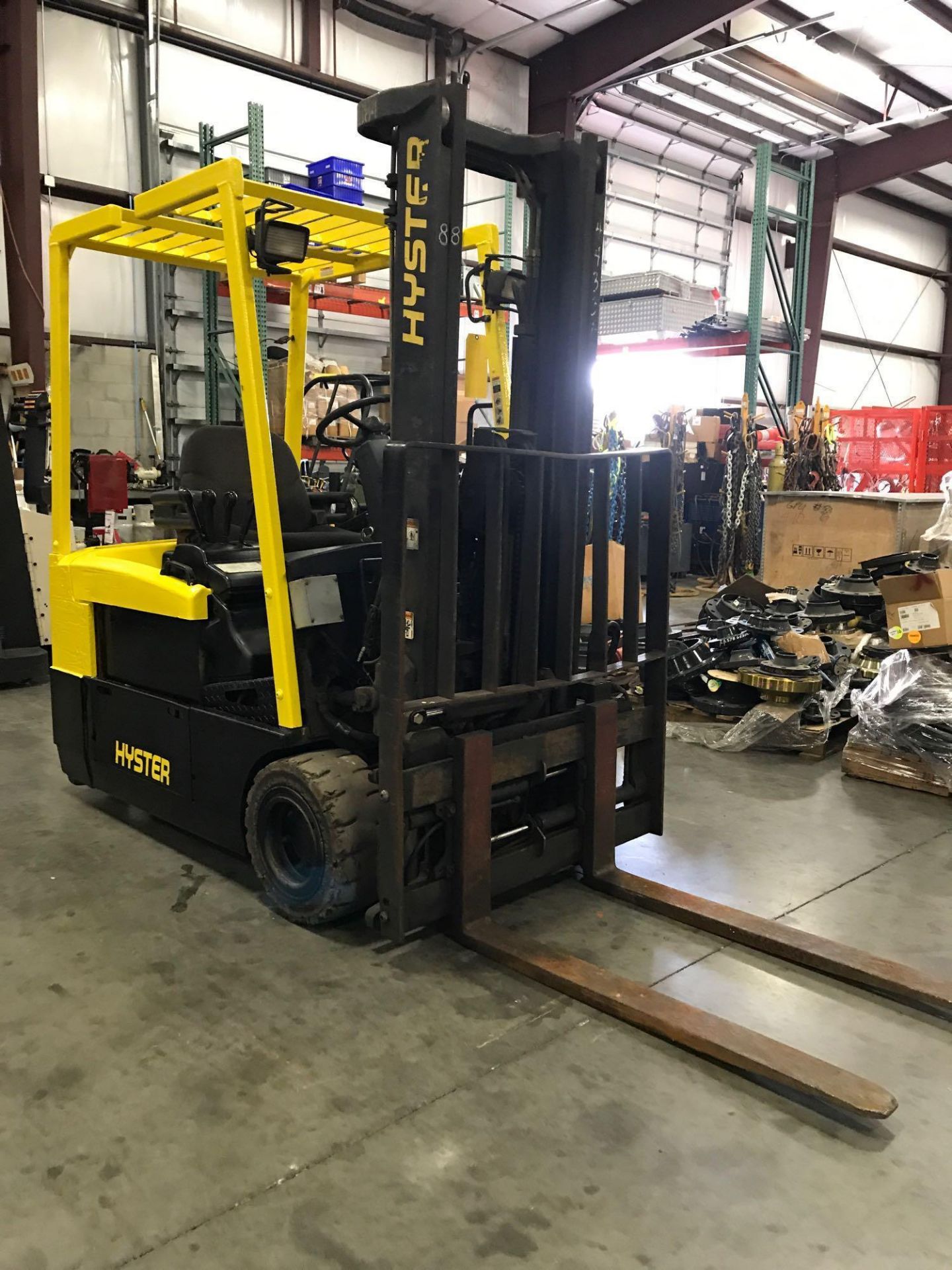 HYSTER J40XMT ELECTRIC FORKLIFT, 4,000 LB LIFT CAPACITY