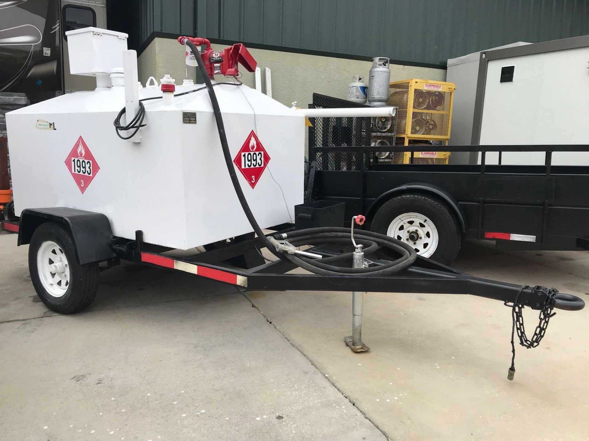 TRAILER MOUNTED FUEL TANK W/ PUMP