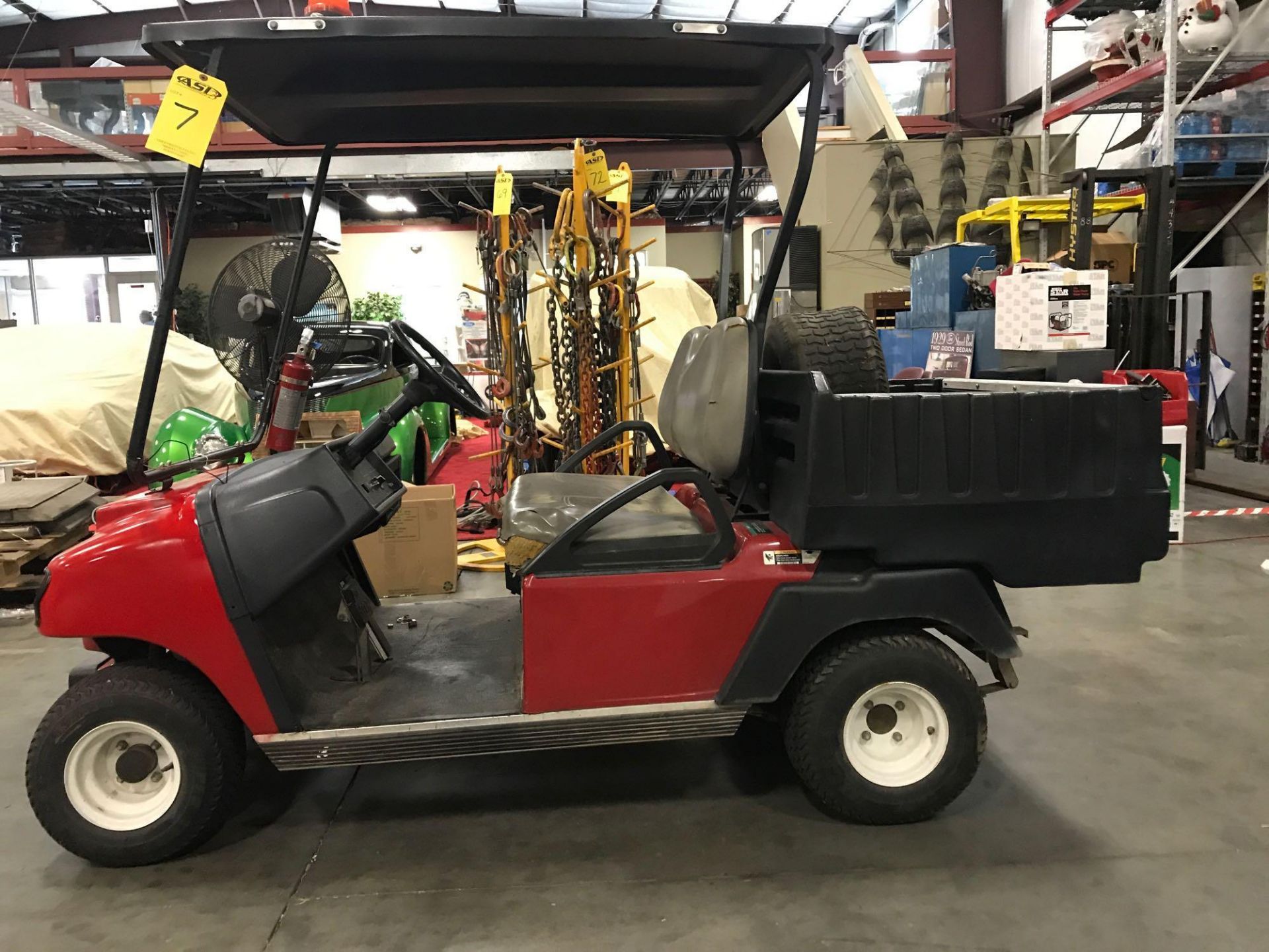 CLUB CAR ELECTRIC GOLF CART, BATTERY CHARGER INCLUDED - Image 5 of 5