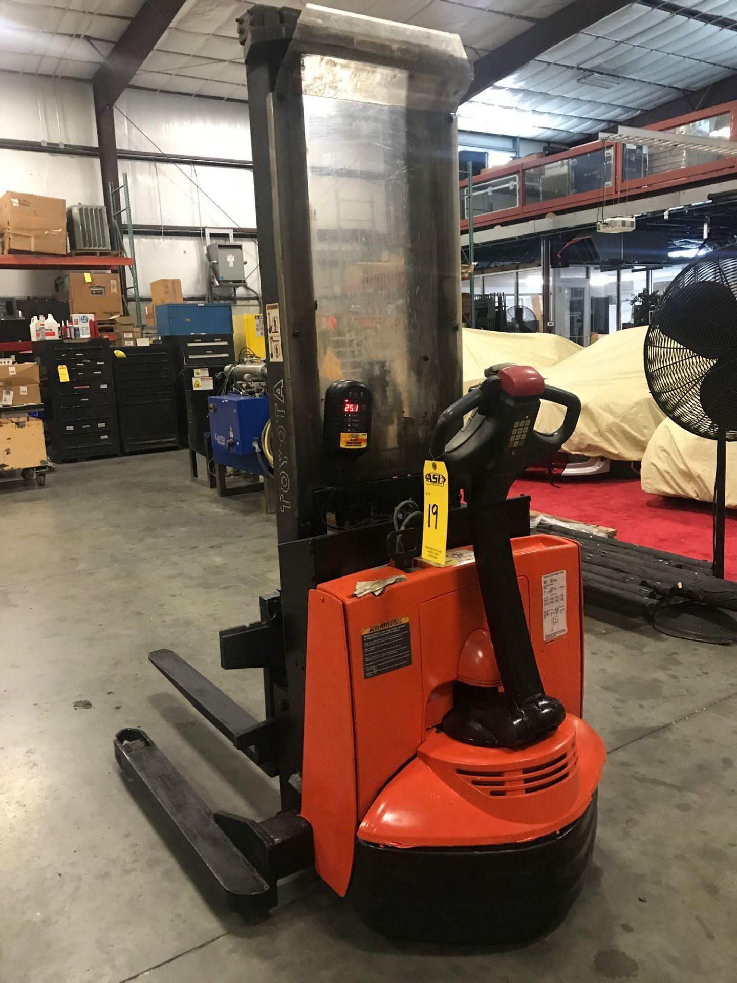 2008 TOYOTA ELECTRIC WALK-BEHIND FORKLIFT, 2,500 LB CAPACITY