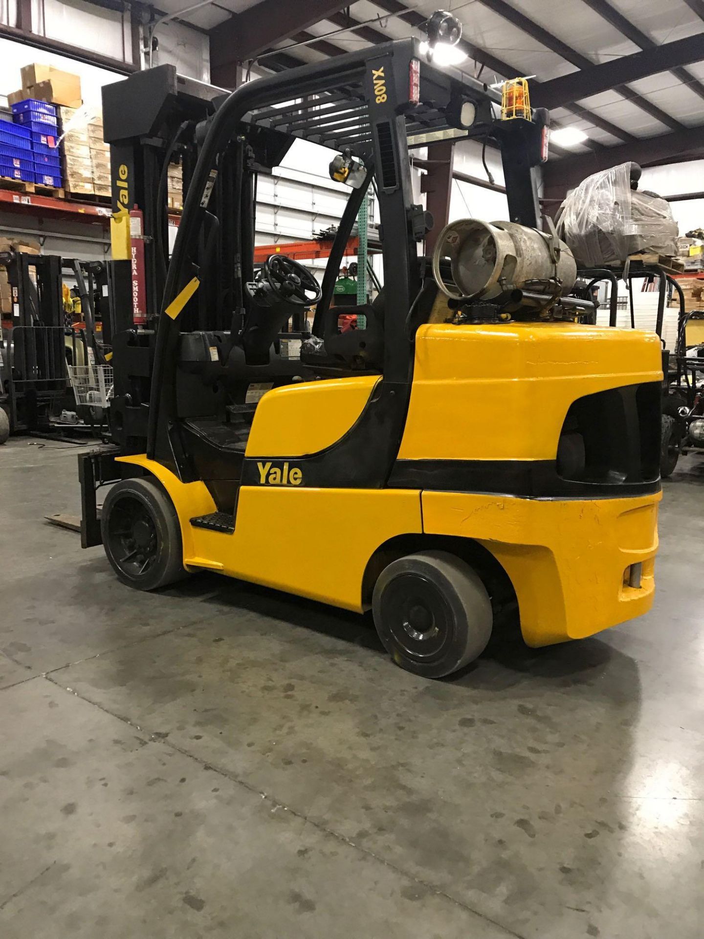 2009 YALE LP FORKLIFT MODEL GLC80, 8,000 LB CAPACITY, 4 STAGE MAST - Image 5 of 18