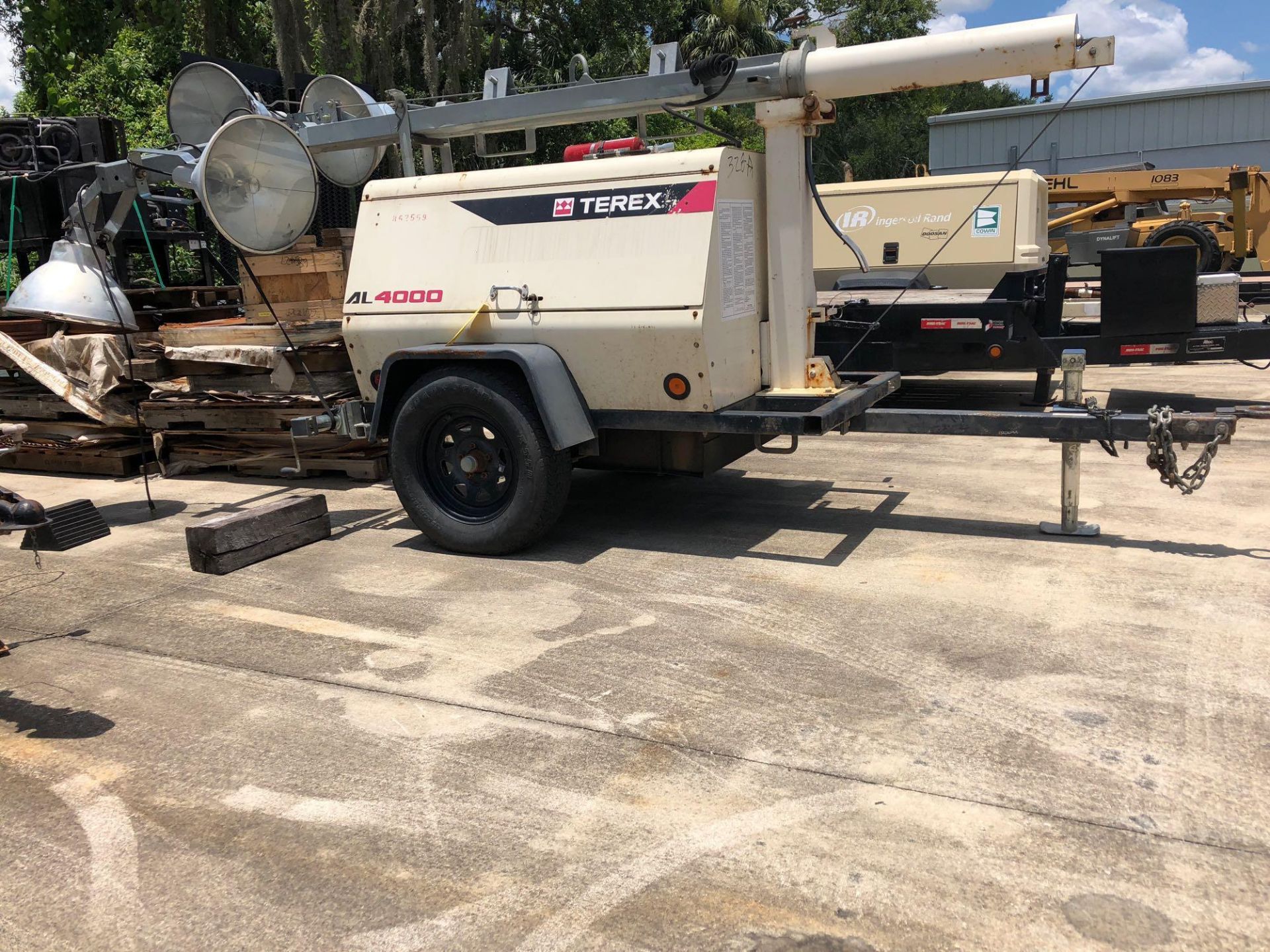 TEREX AL4000 TOW-BEHIND LIGHT TOWER/GENERATOR, RUNS - Image 2 of 5