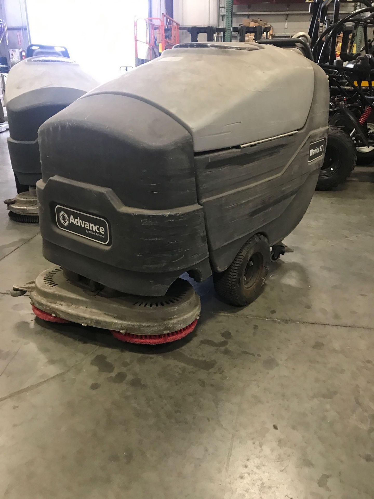 ADVANCE WARRIOR FLOOR SCRUBBER MODEL 28D - Image 4 of 11