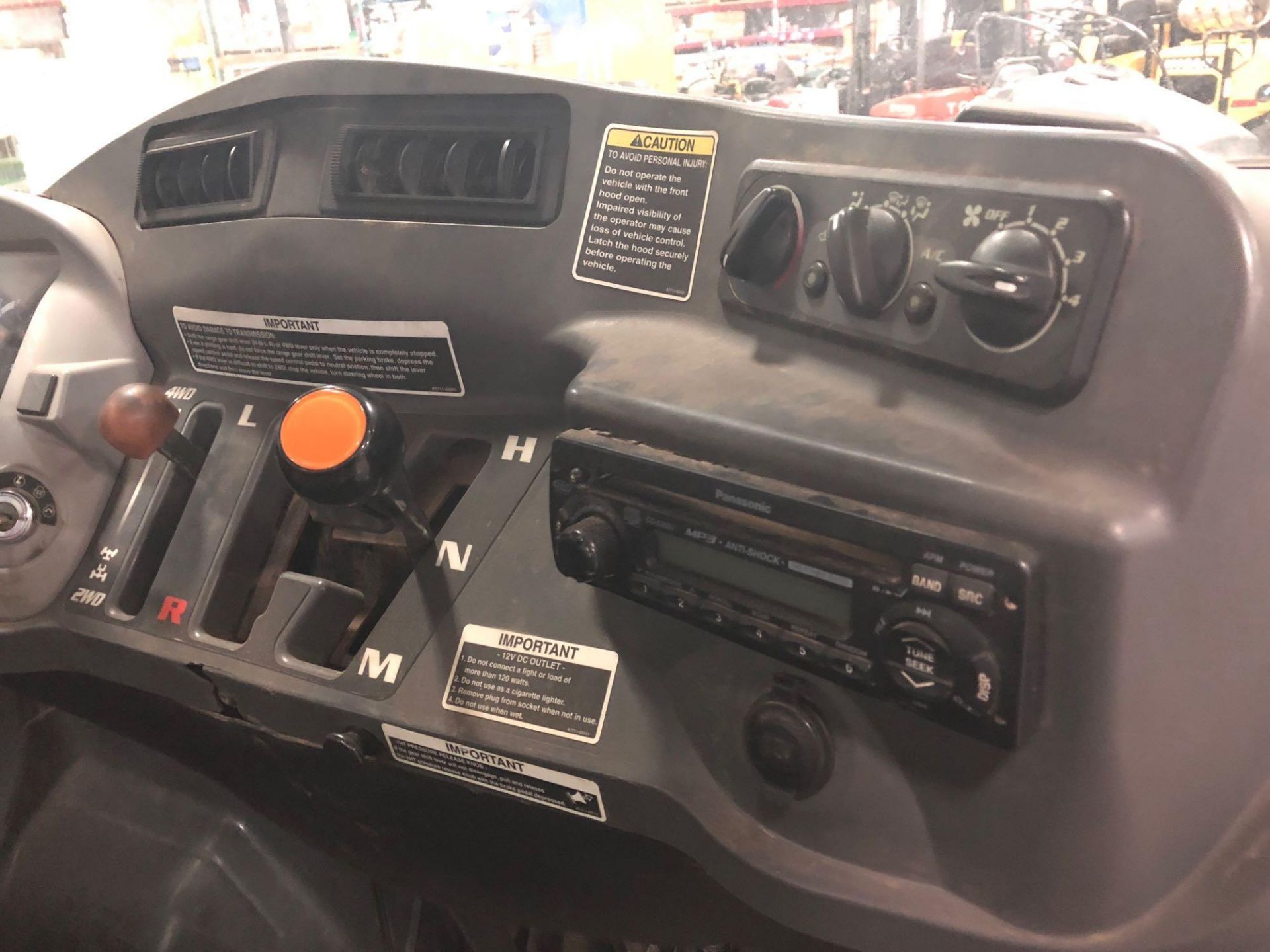 KUBOTA 1100 ENCLOSED CAB UTILITY VEHICLE, HEAT & ICE COLD AIR, HYDRAULIC DUMP BED - Image 18 of 30