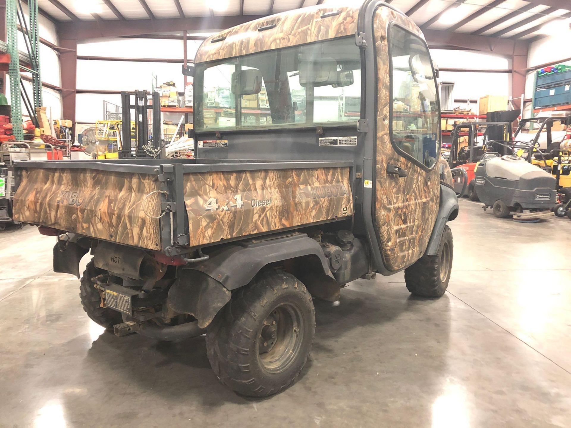 KUBOTA 1100 ENCLOSED CAB UTILITY VEHICLE, HEAT & ICE COLD AIR, HYDRAULIC DUMP BED - Image 10 of 30