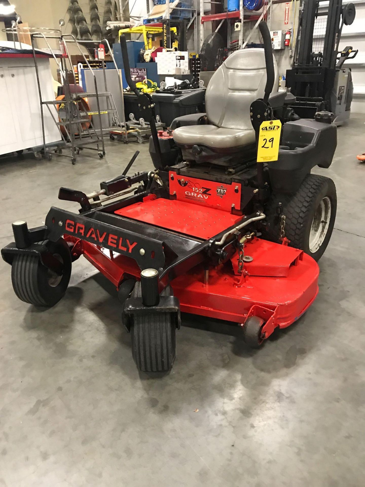 GRAVELY 152Z ZERO TURN COMMERCIAL MOWER, 52" DECK