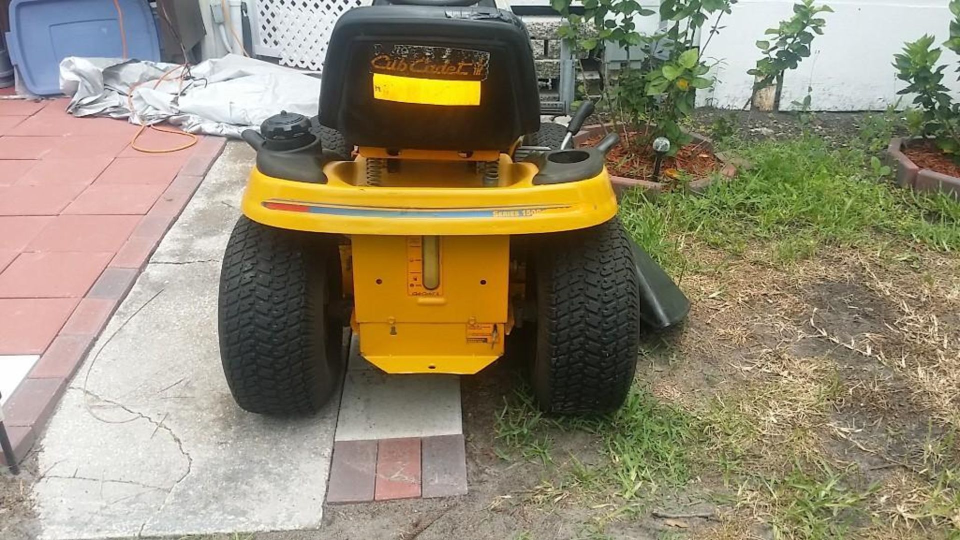 CUB CADET 1517 MOWER, 279.9 HOURS SHOWING, RUNS - Image 4 of 18