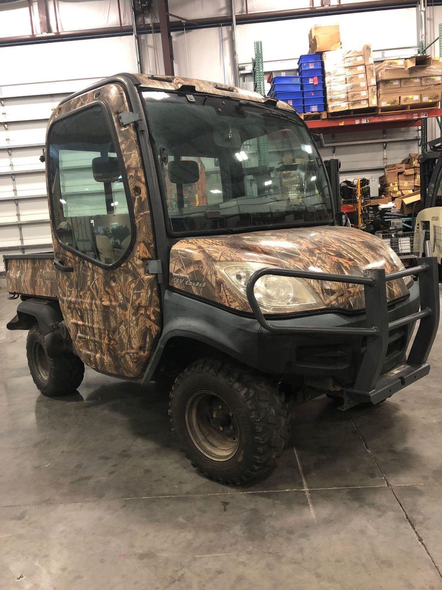 KUBOTA 1100 ENCLOSED CAB UTILITY VEHICLE, HEAT & ICE COLD AIR, HYDRAULIC DUMP BED - Image 3 of 30