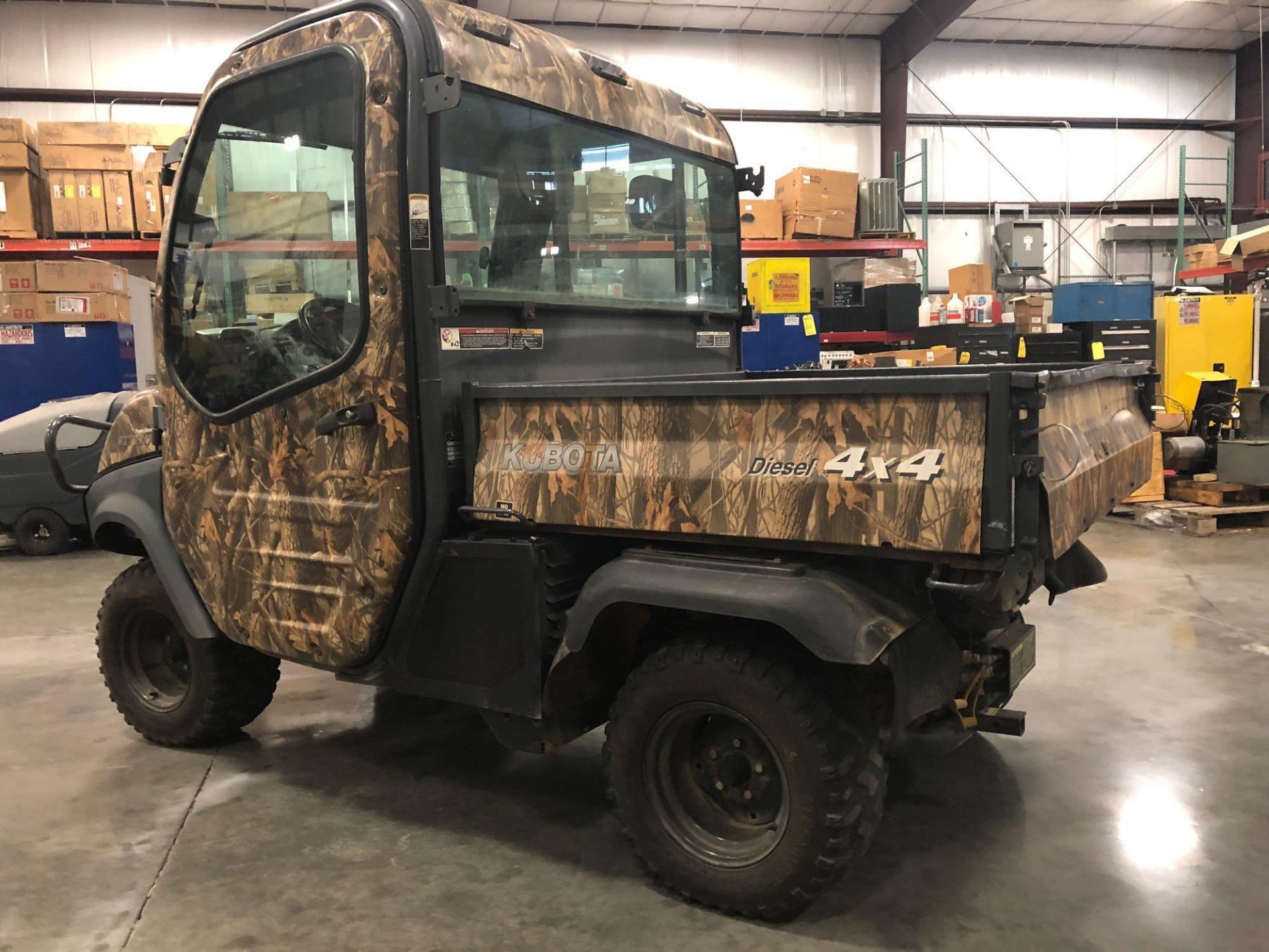 KUBOTA 1100 ENCLOSED CAB UTILITY VEHICLE, HEAT & ICE COLD AIR, HYDRAULIC DUMP BED - Image 9 of 30