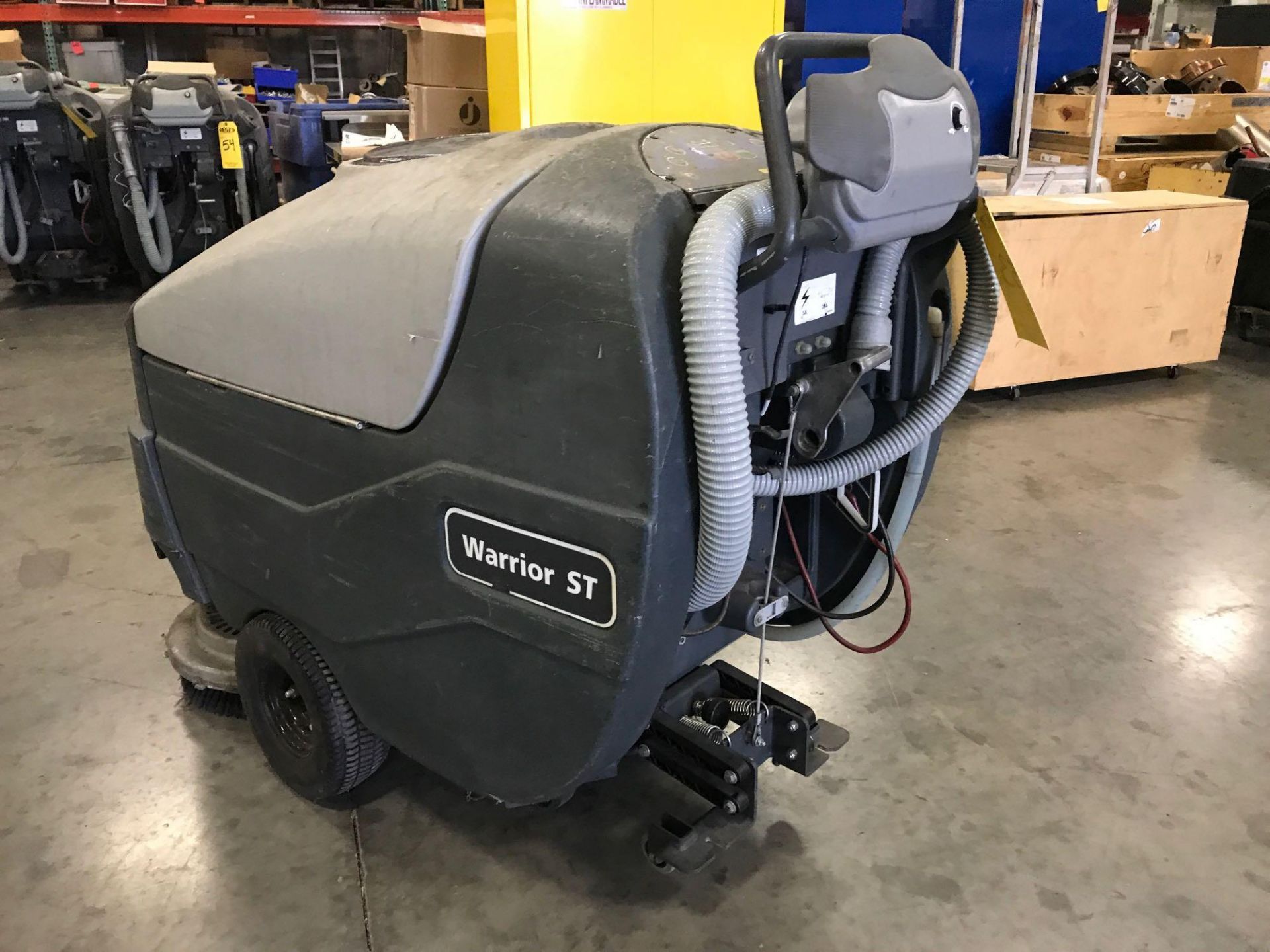 ADVANCE WARRIOR STREET FLOOR SCRUBBER MODEL 32D - Image 4 of 14