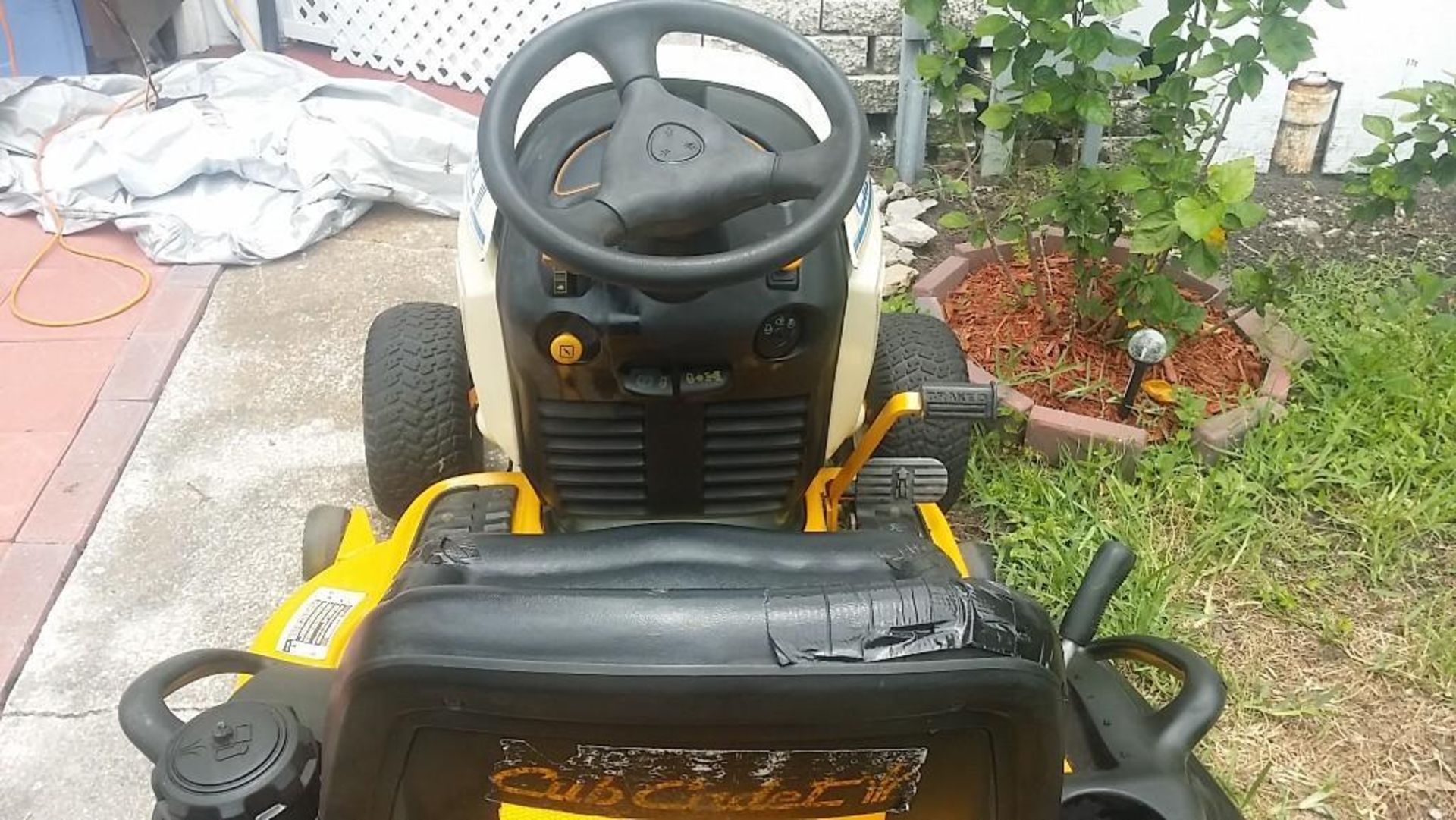 CUB CADET 1517 MOWER, 279.9 HOURS SHOWING, RUNS - Image 10 of 18