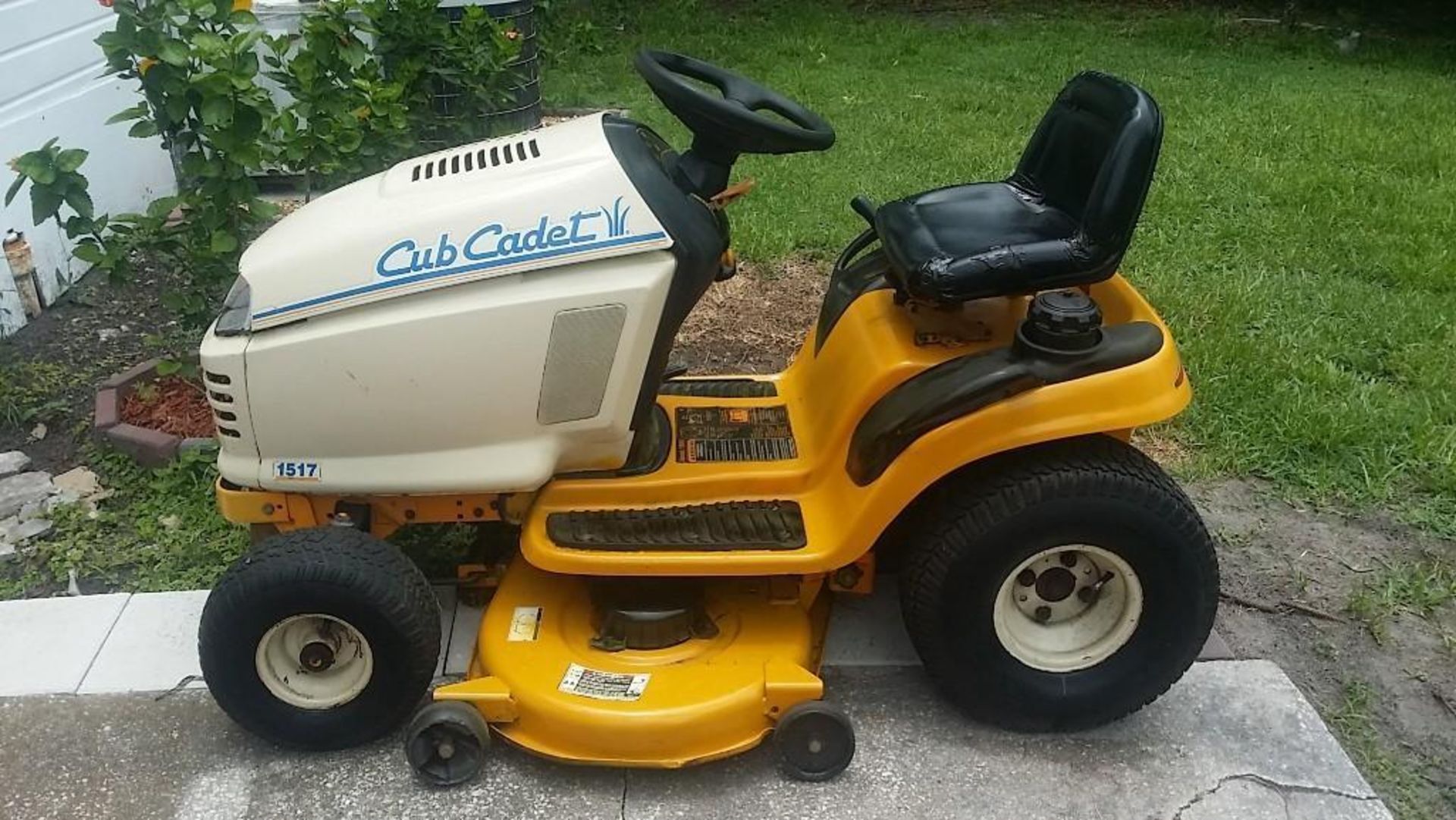 CUB CADET 1517 MOWER, 279.9 HOURS SHOWING, RUNS - Image 3 of 18