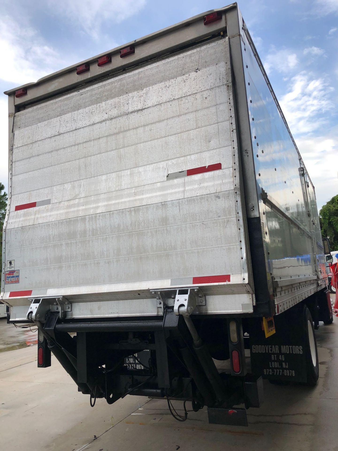 2007 FREIGHTLINER BOX TRUCK W/ 7' ALUMINUM LIFT GATE, CATERPILLAR C7 DIESEL ENGINE - Image 4 of 8