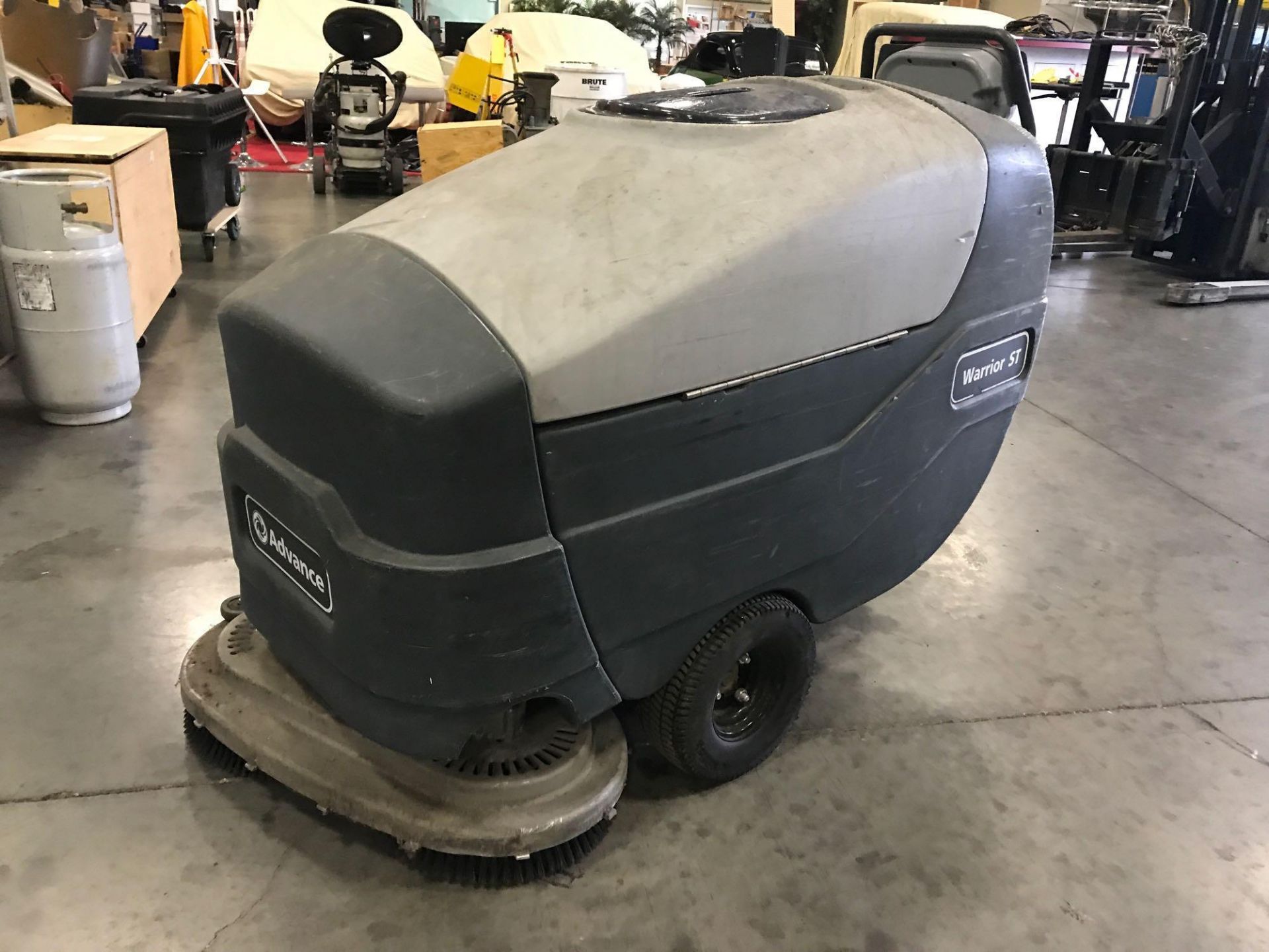 ADVANCE WARRIOR STREET FLOOR SCRUBBER MODEL 32D - Image 9 of 14