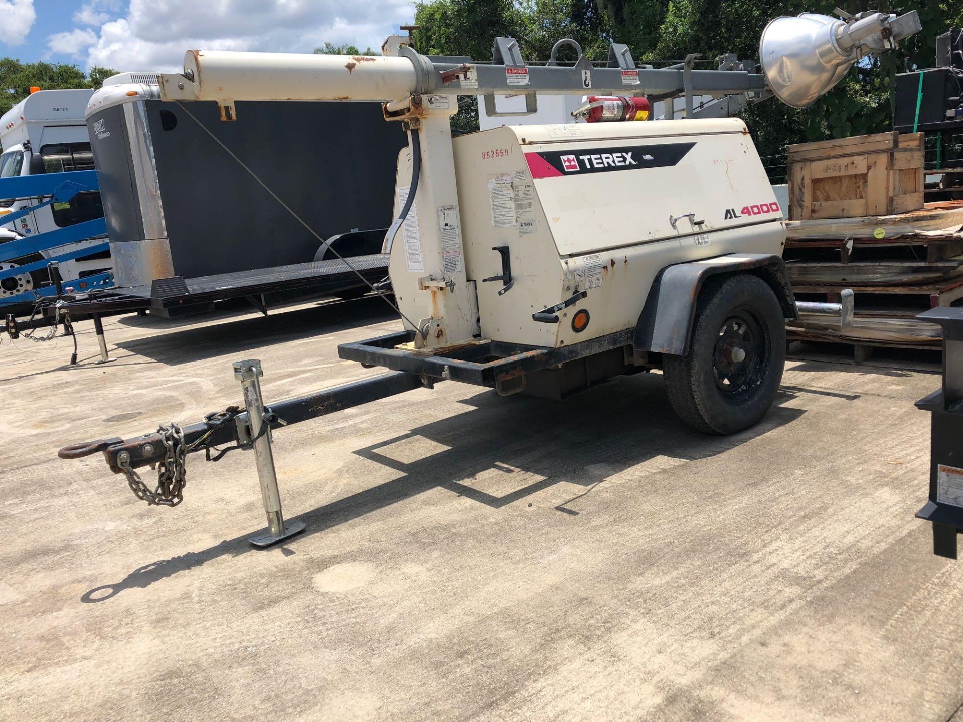 TEREX AL4000 TOW-BEHIND LIGHT TOWER/GENERATOR, RUNS